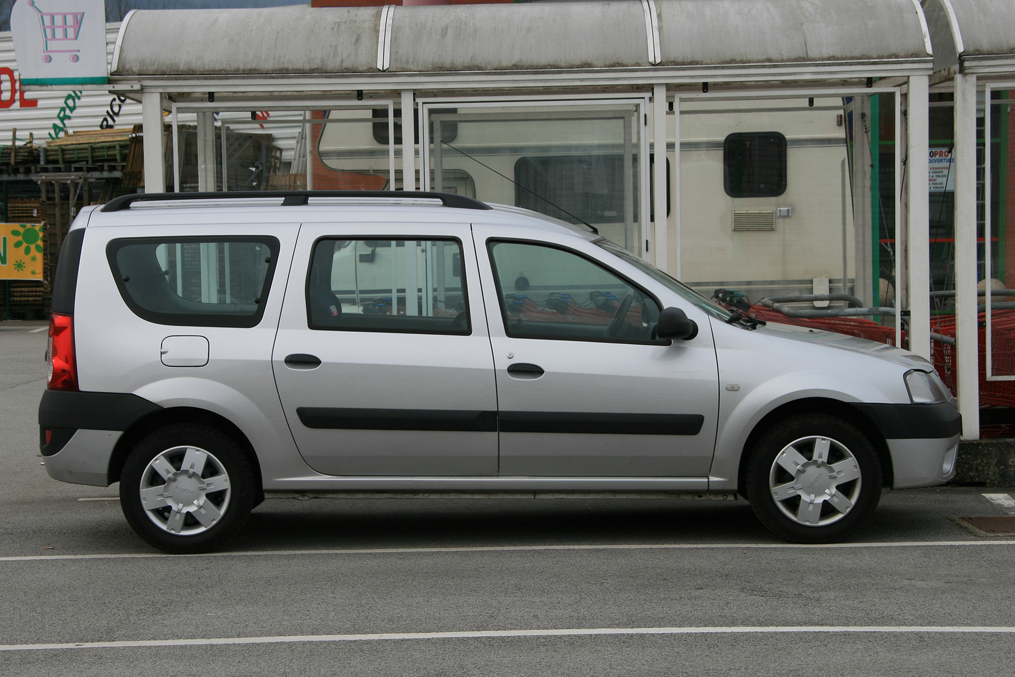 Dacia  Logan 1