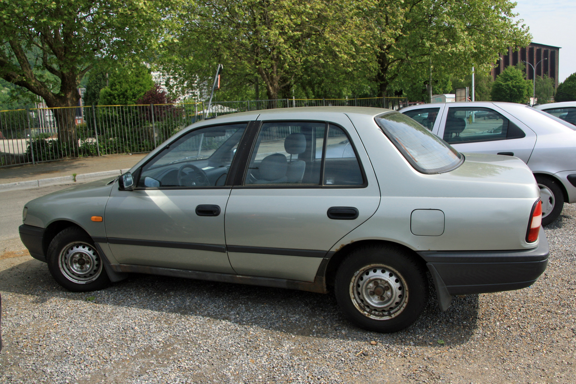 Nissan  Sunny B