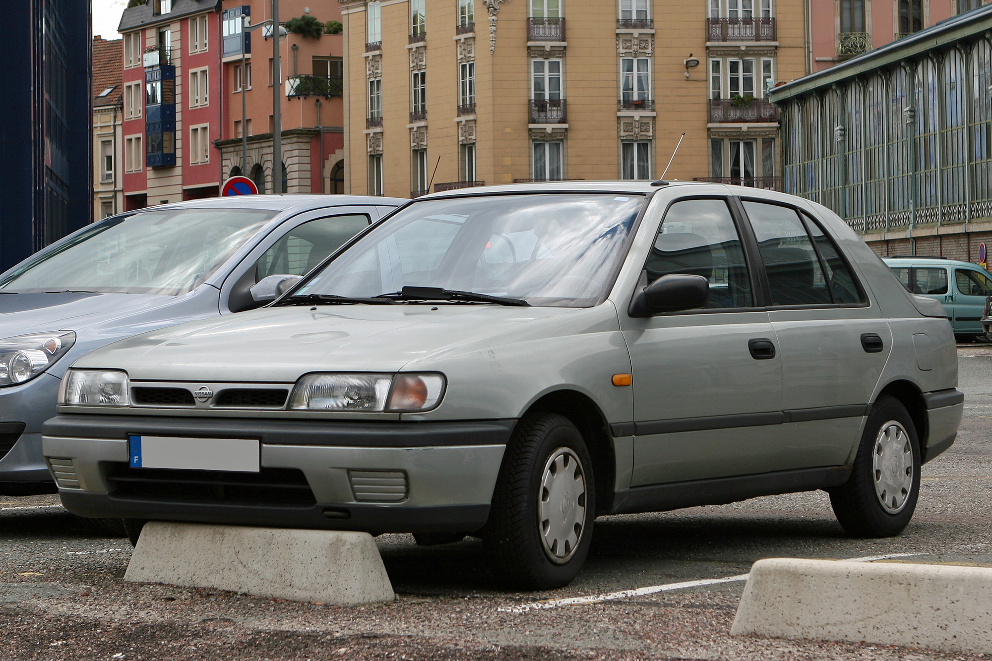 Nissan  Sunny B