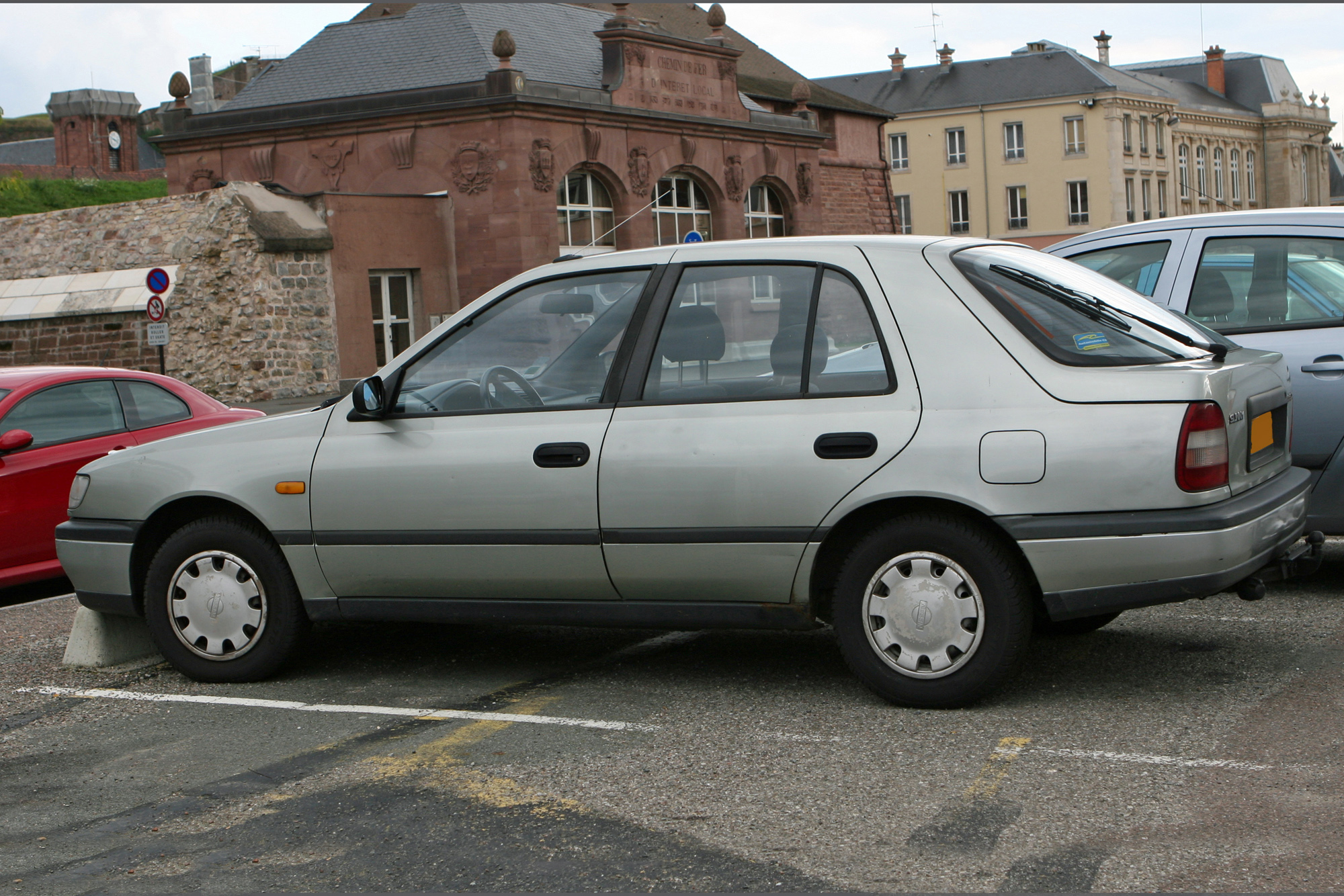 Nissan  Sunny B