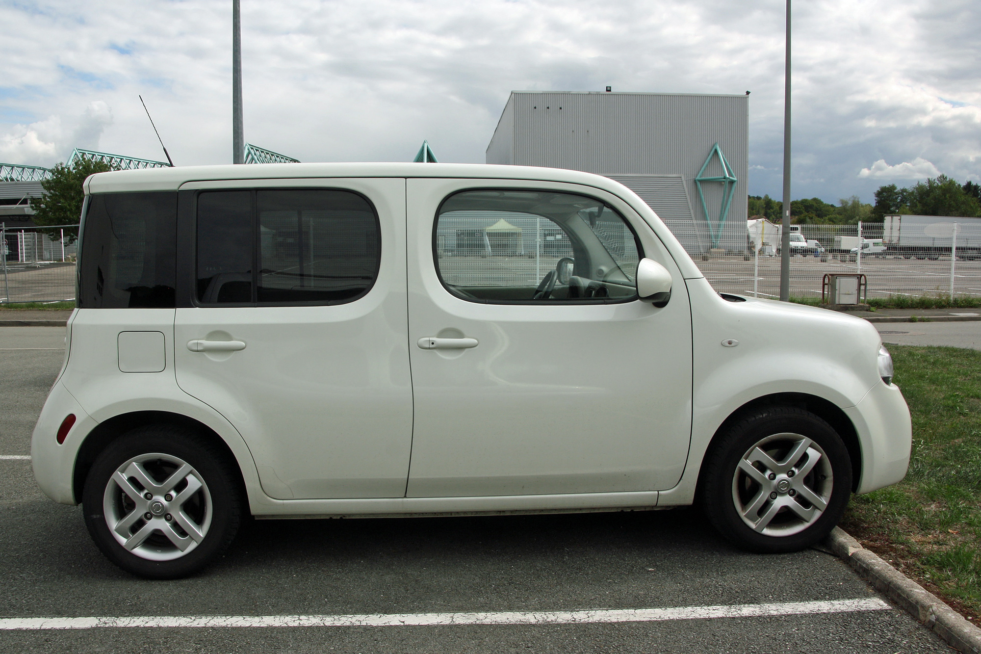 Nissan  Cube