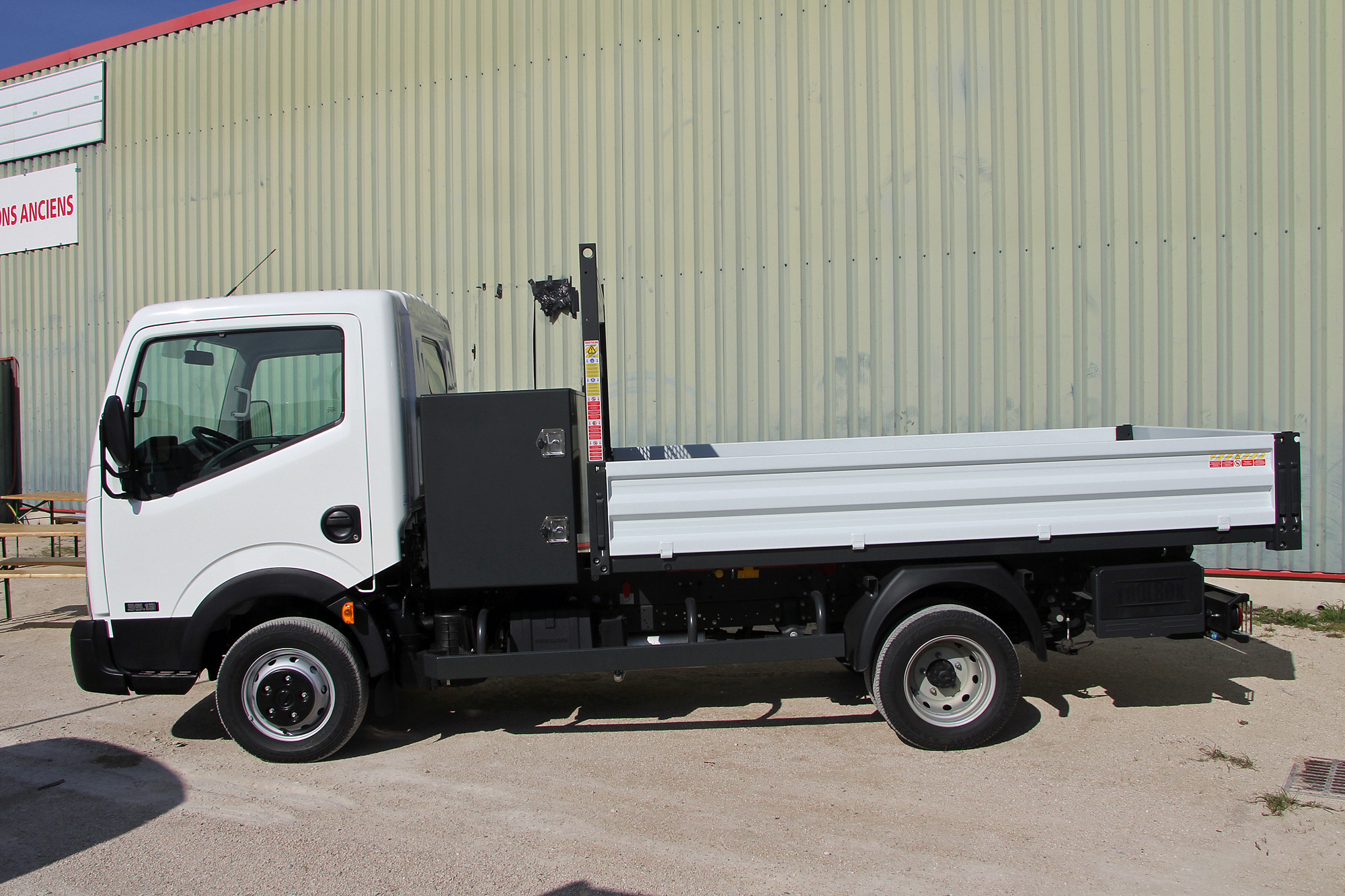 Nissan  Cabstar