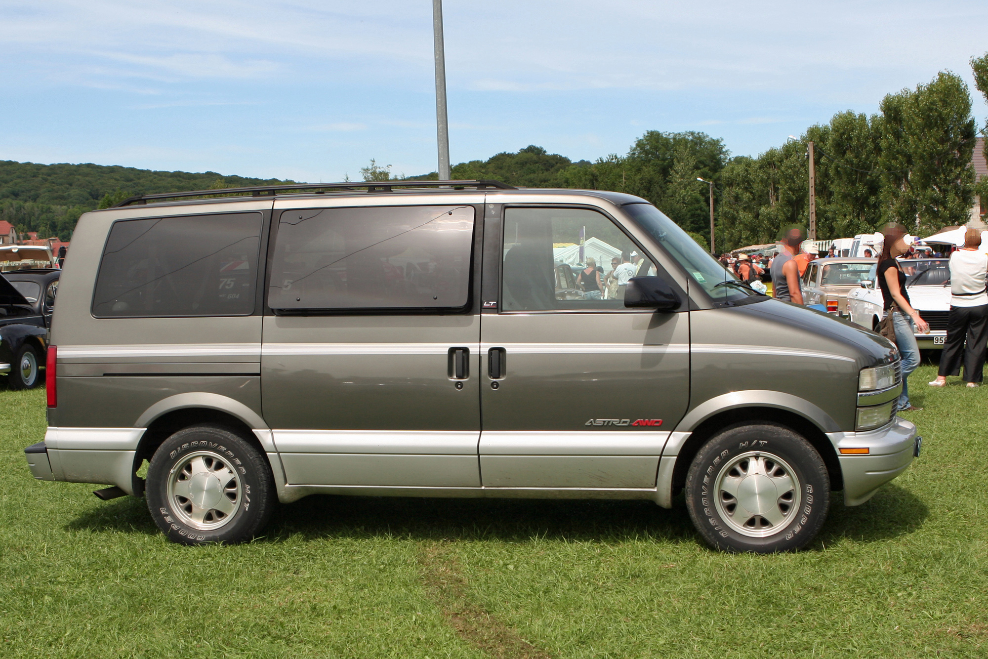 Chevrolet  Astro 2