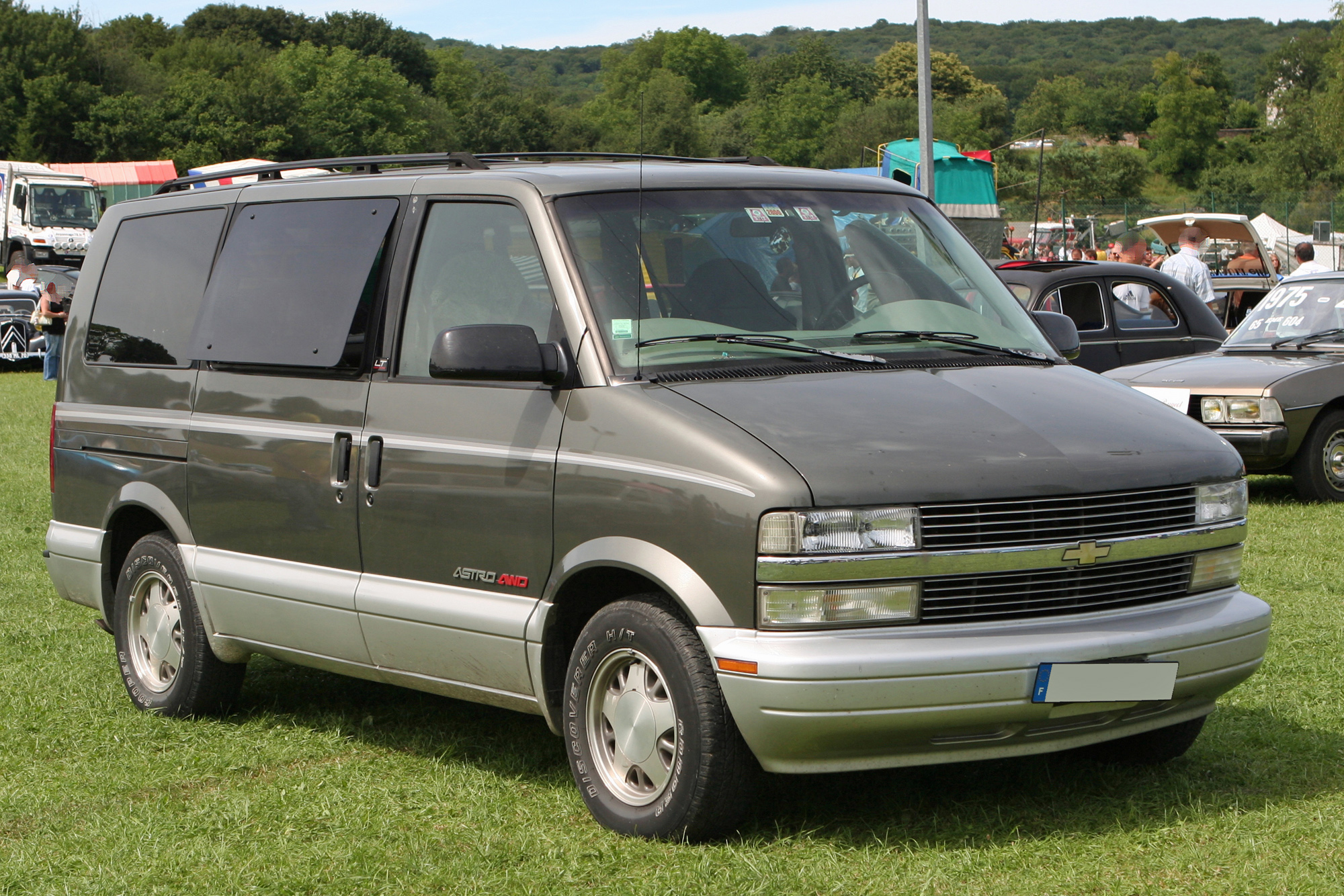 Chevrolet  Astro 2