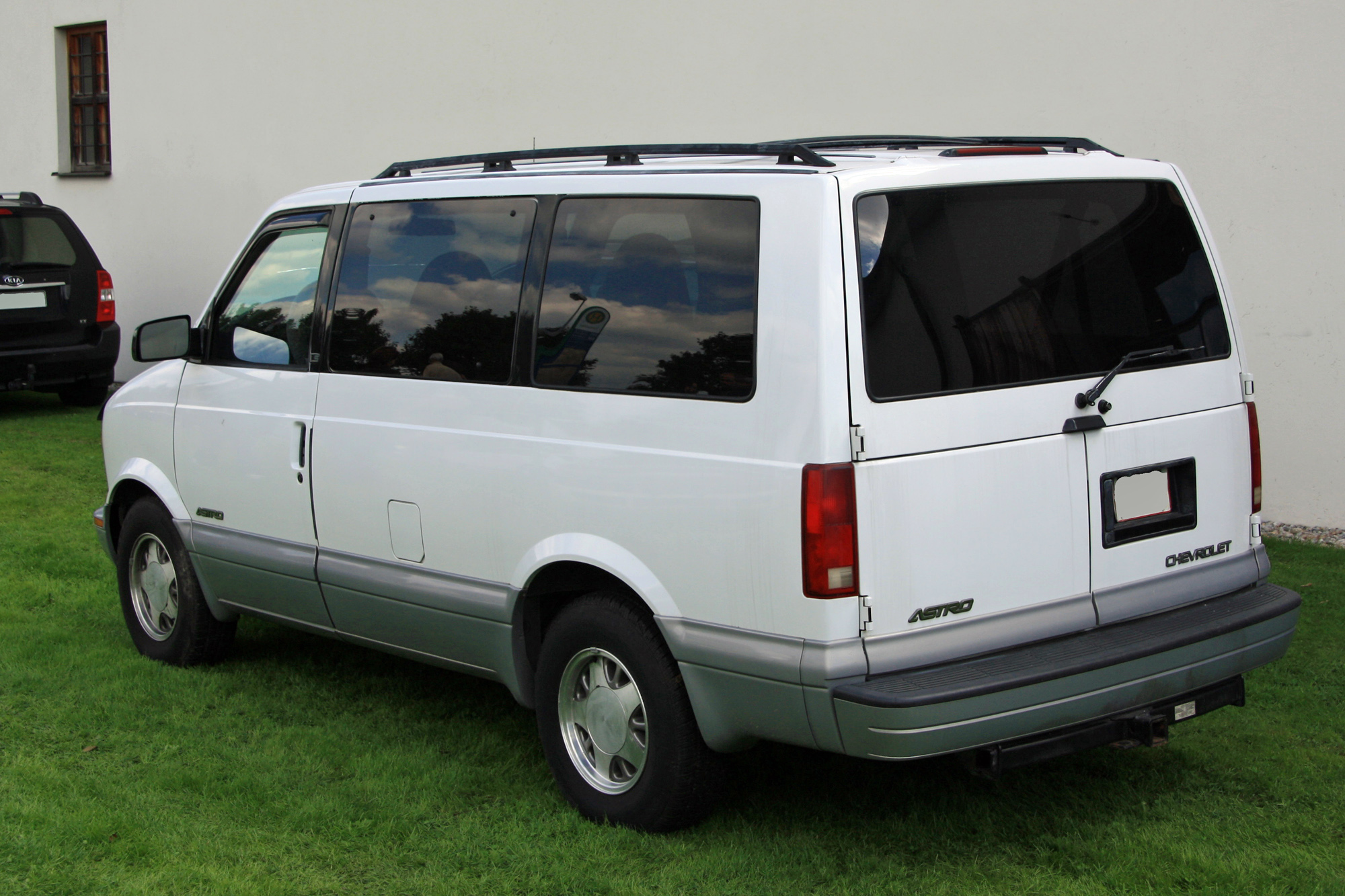 Chevrolet  Astro 2