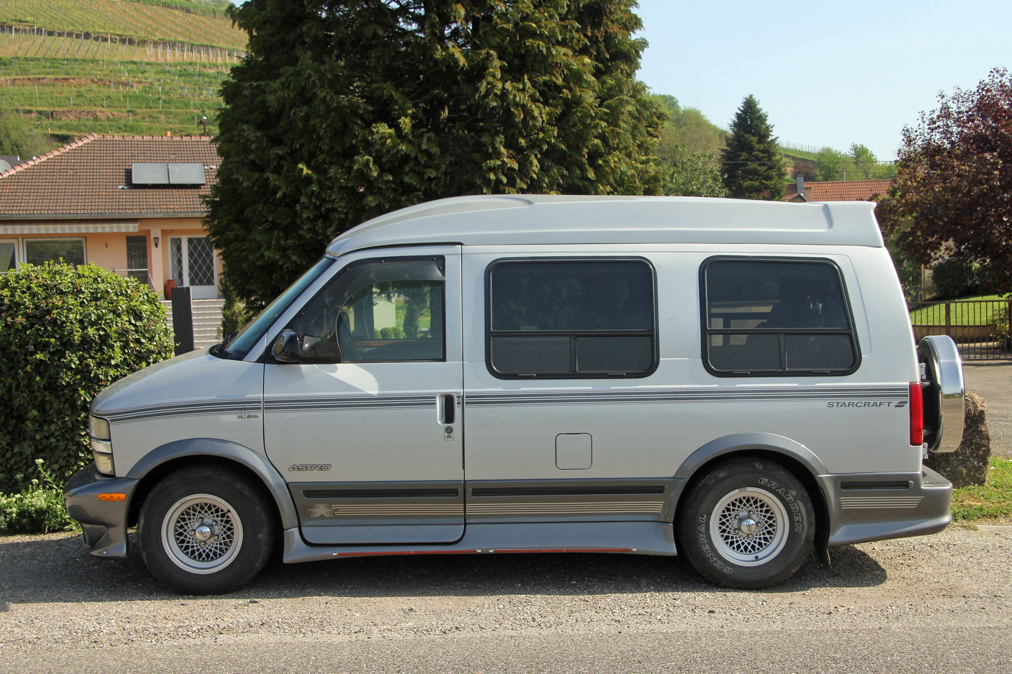 Chevrolet  Astro 2