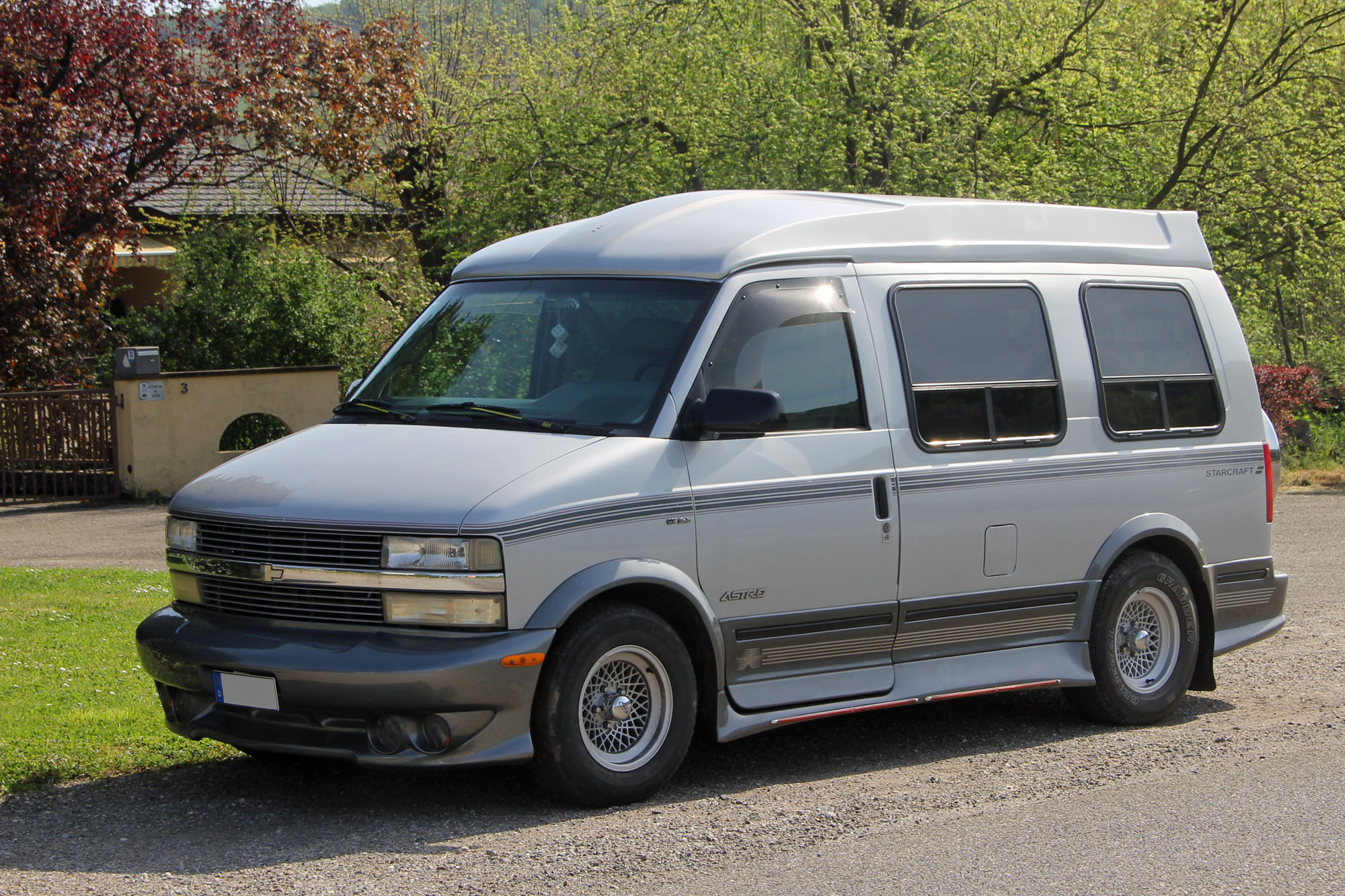 Chevrolet  Astro 2