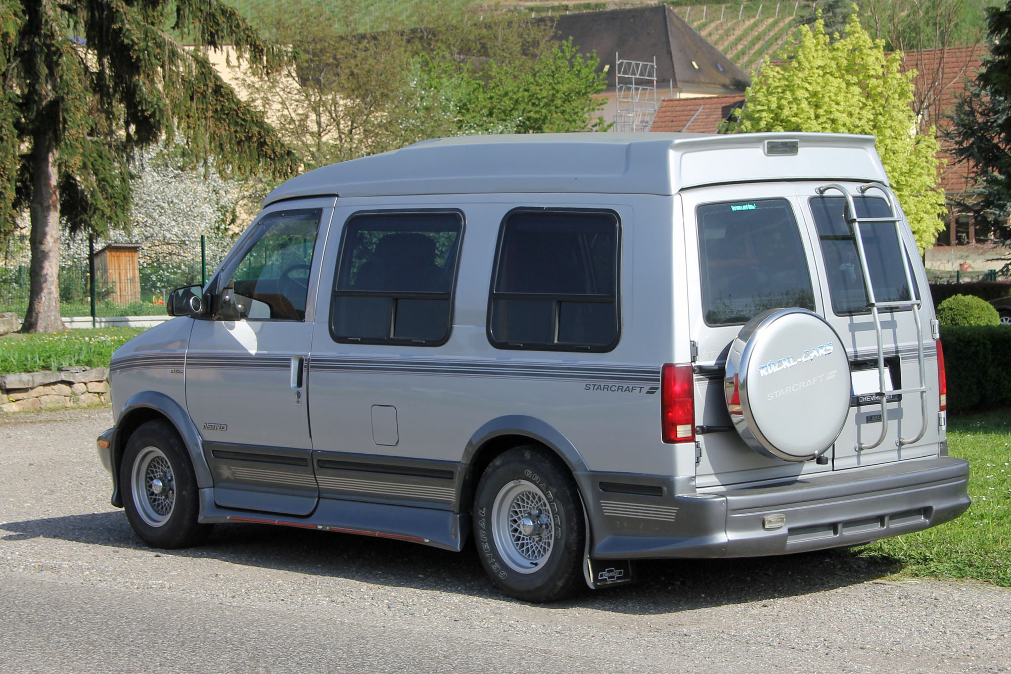 Chevrolet  Astro 2