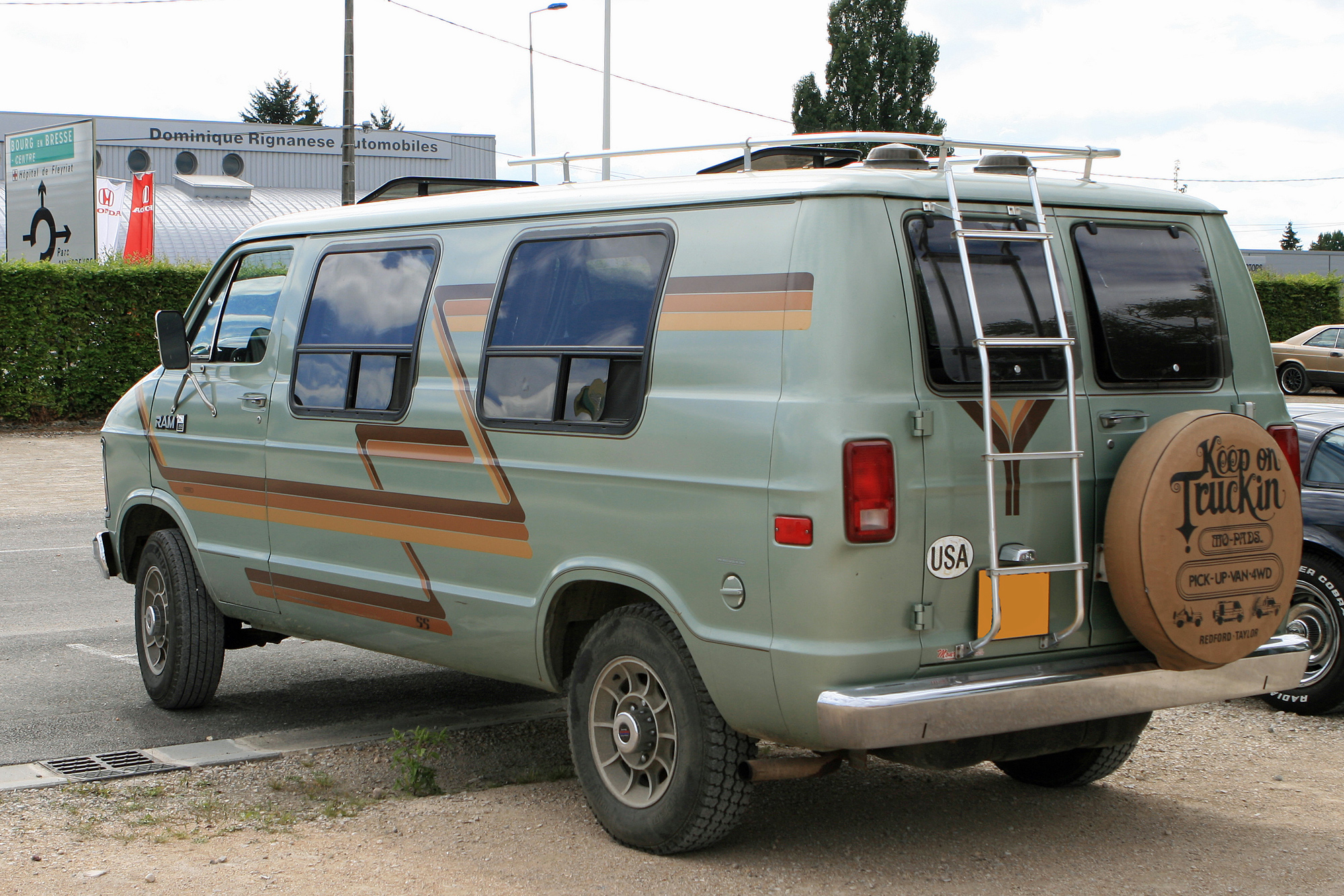 Dodge Ram van