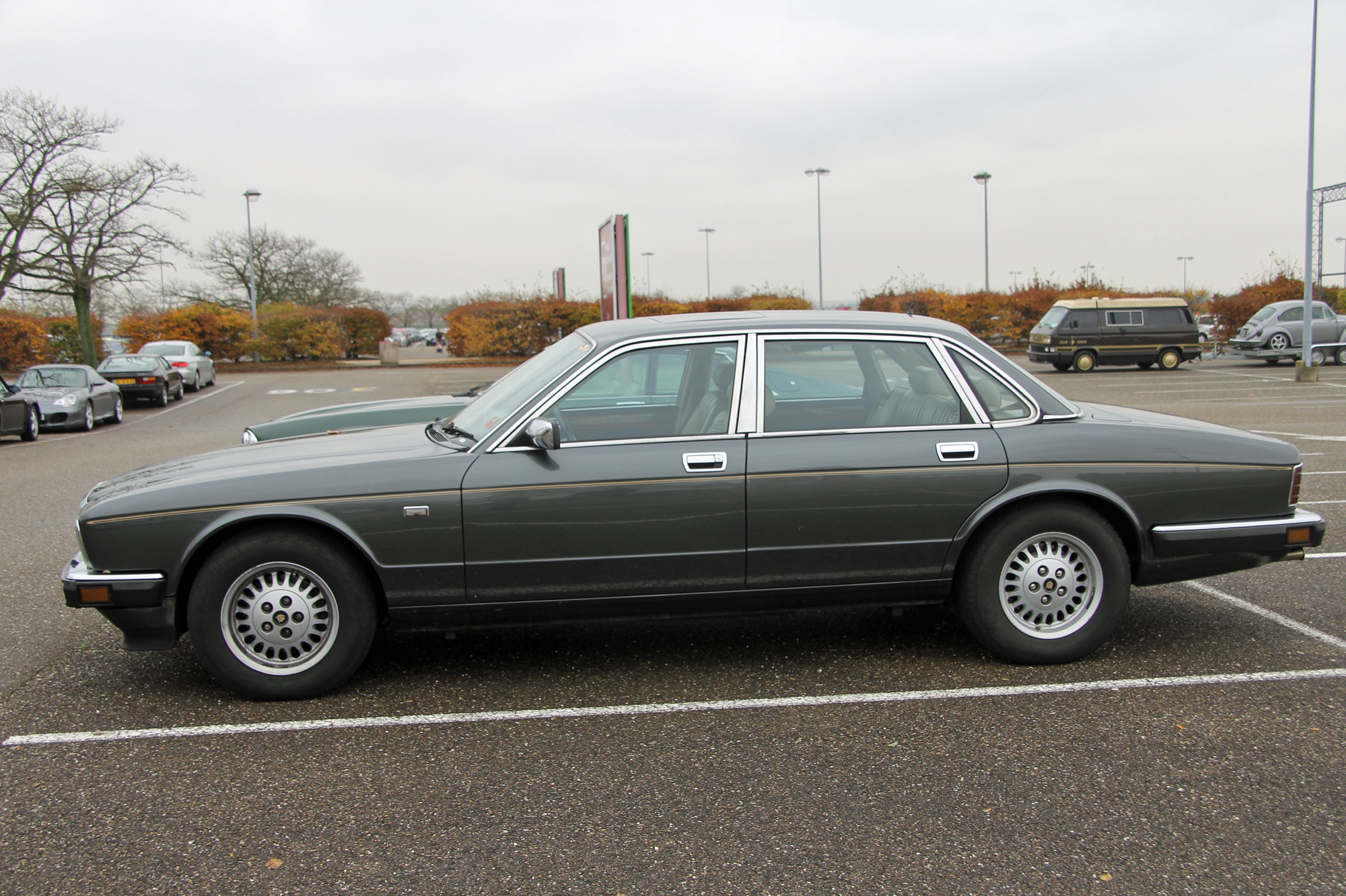 Jaguar XJ40