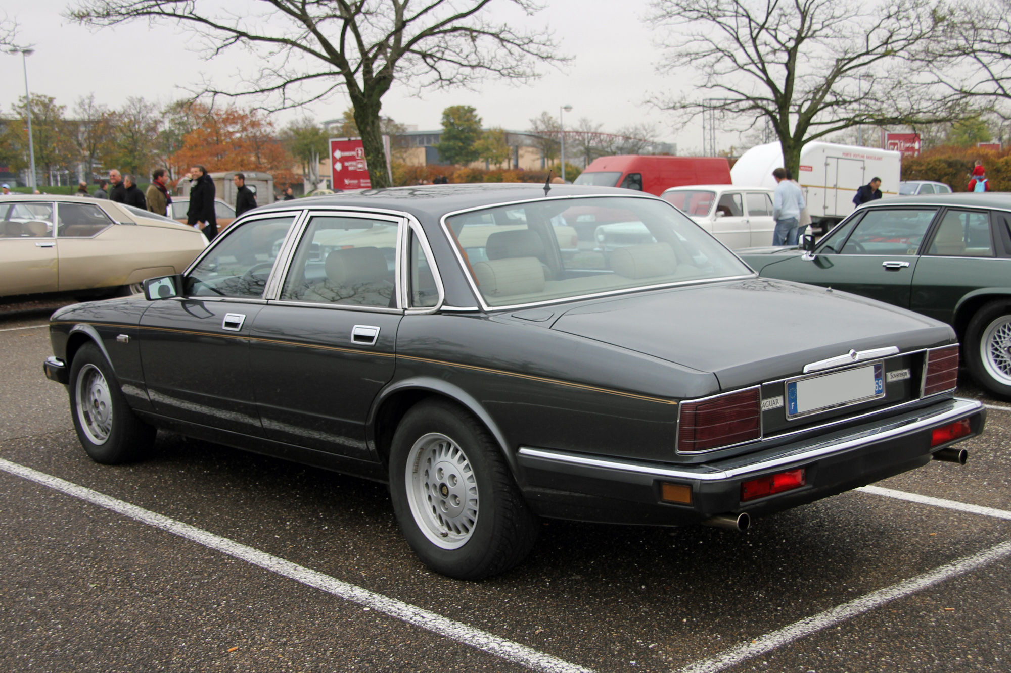 Jaguar XJ40