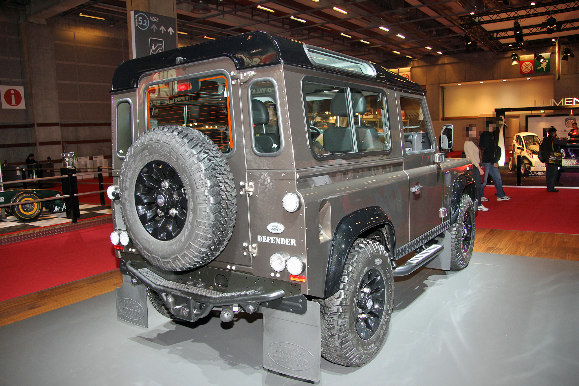 Land Rover Defender