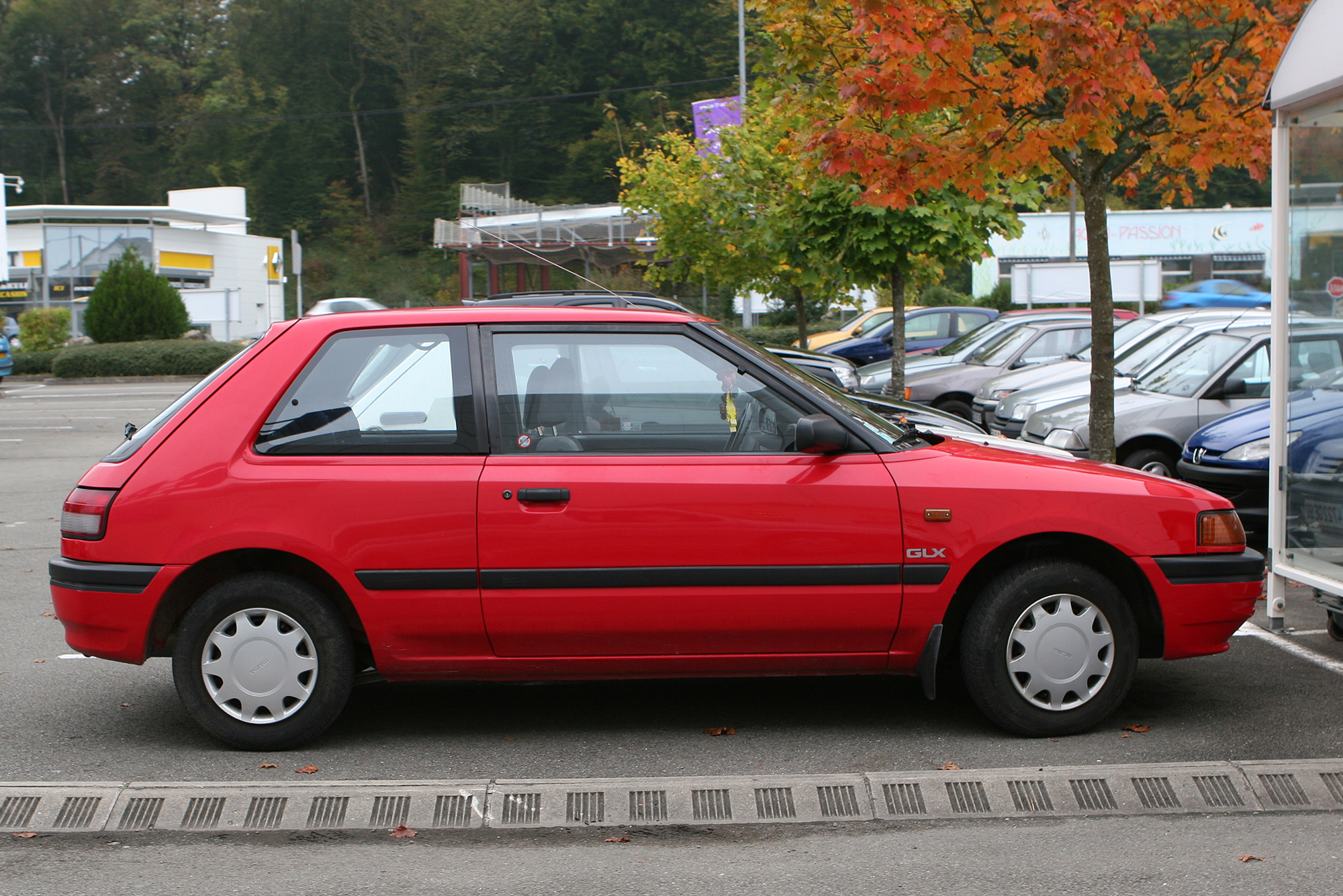 Mazda 323 4 ème génération