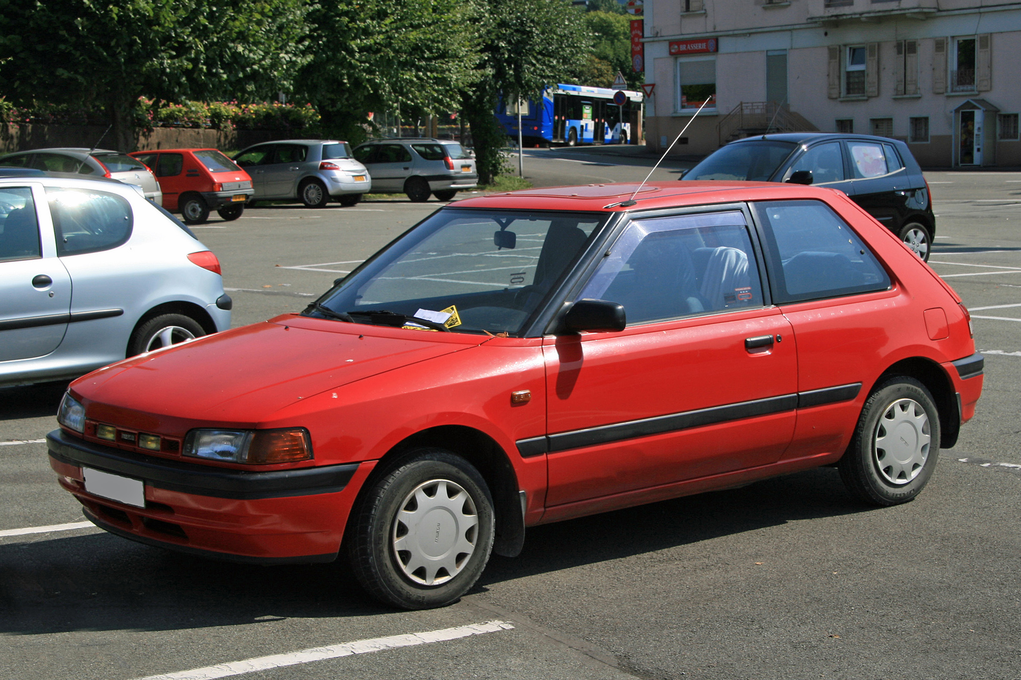 Mazda 323 4 ème génération