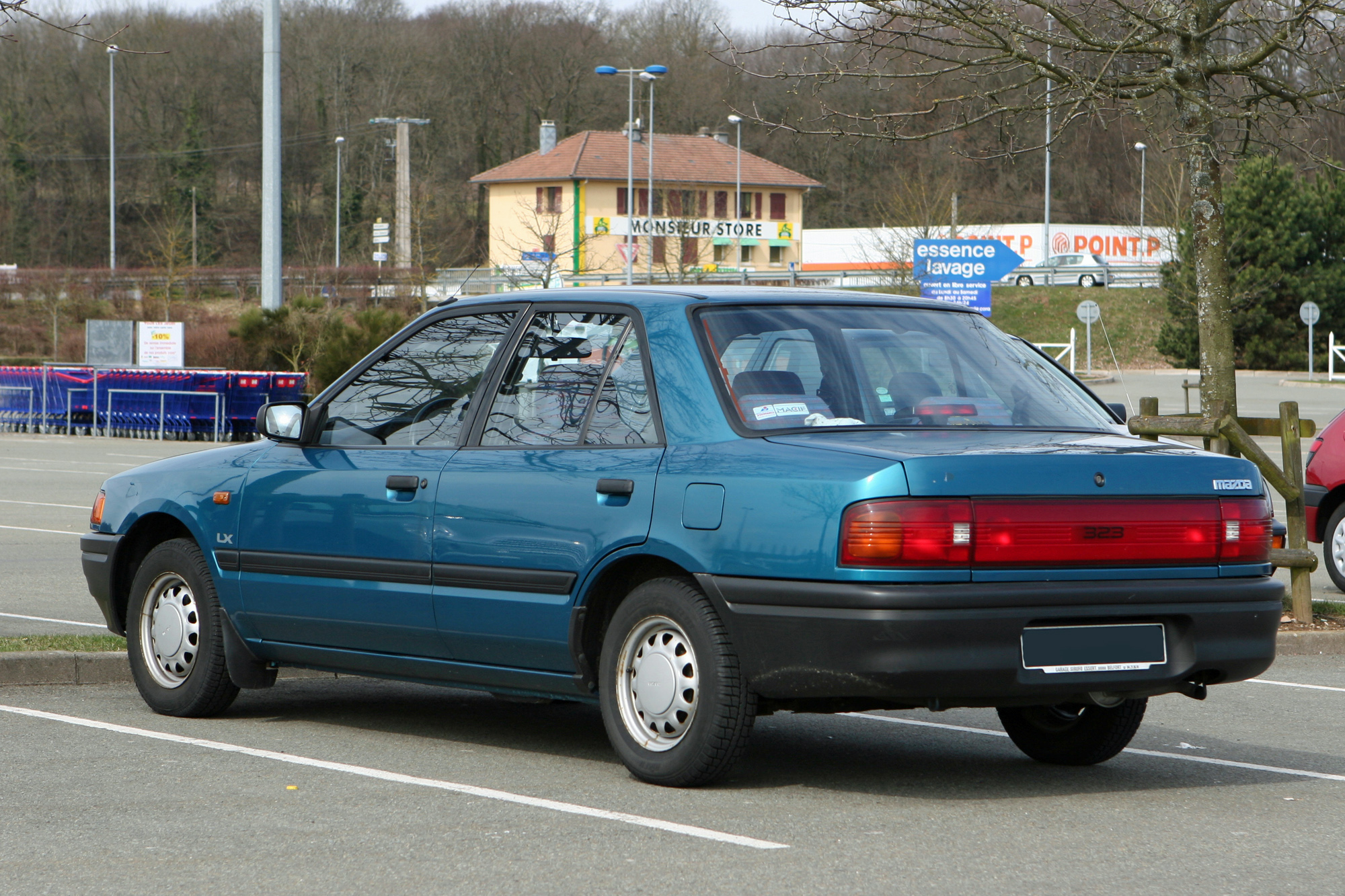 Mazda 323 4 ème génération