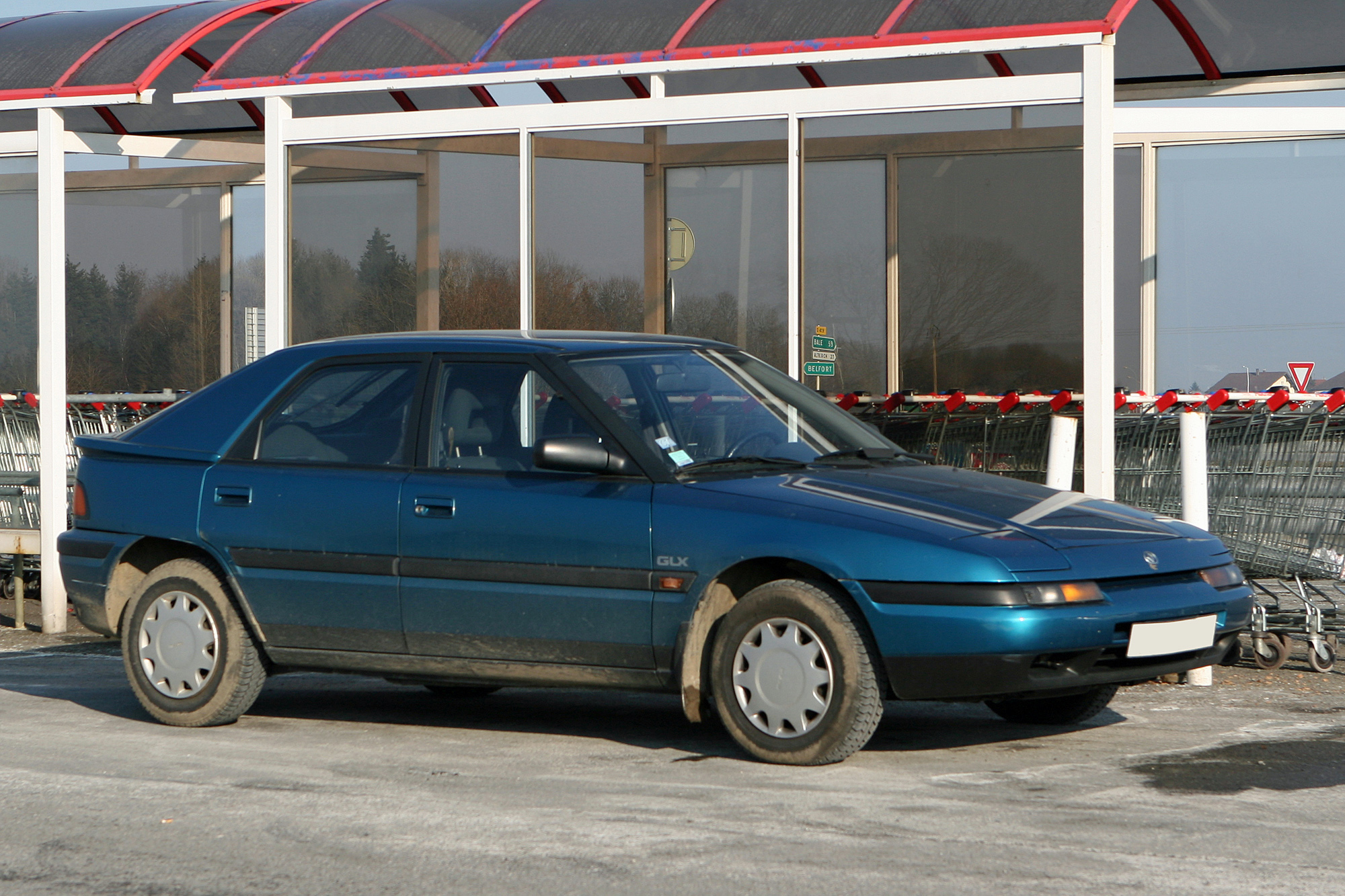 Mazda 323 4 ème génération