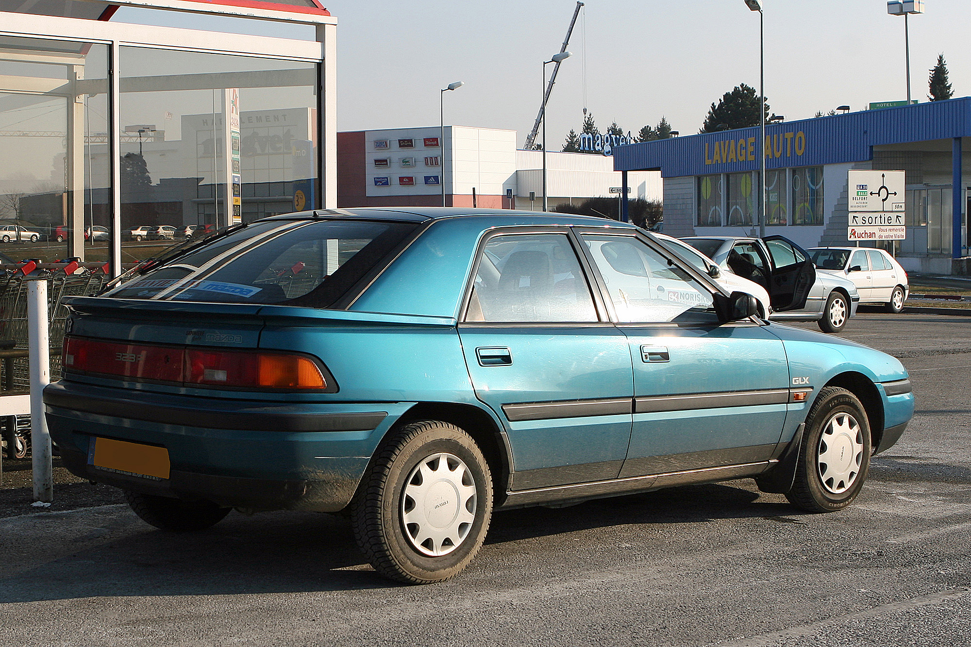 Mazda 323 4 ème génération