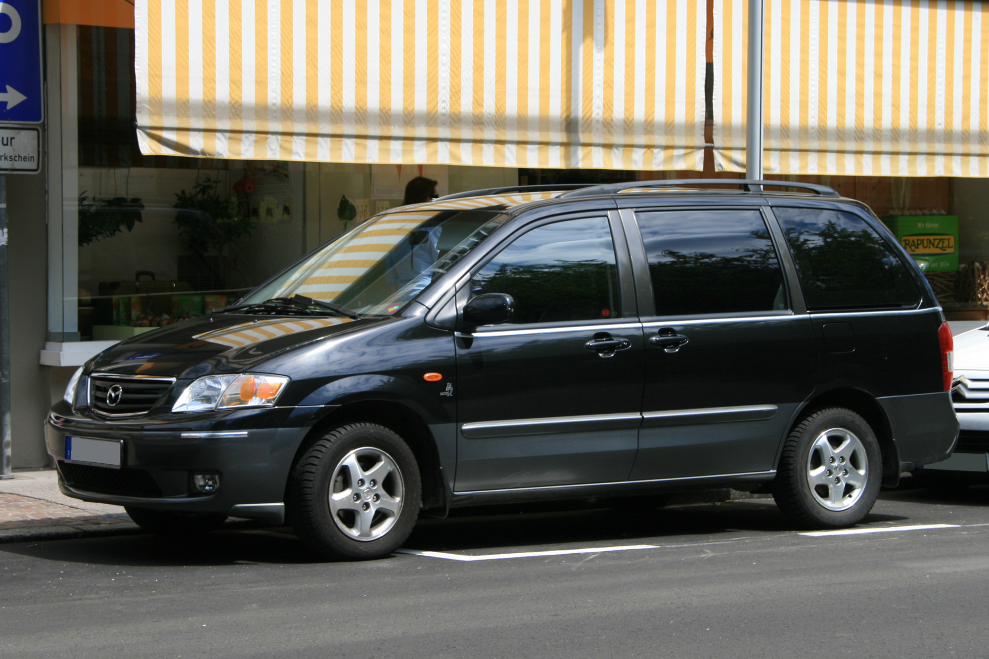 Mazda MPV 2