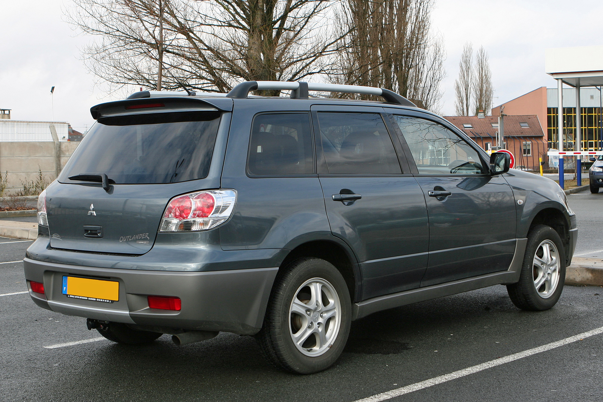 Mitsubishi Outlander 1