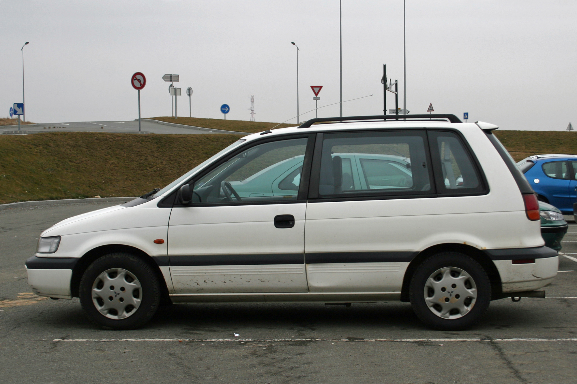 Mitsubishi Space Runner