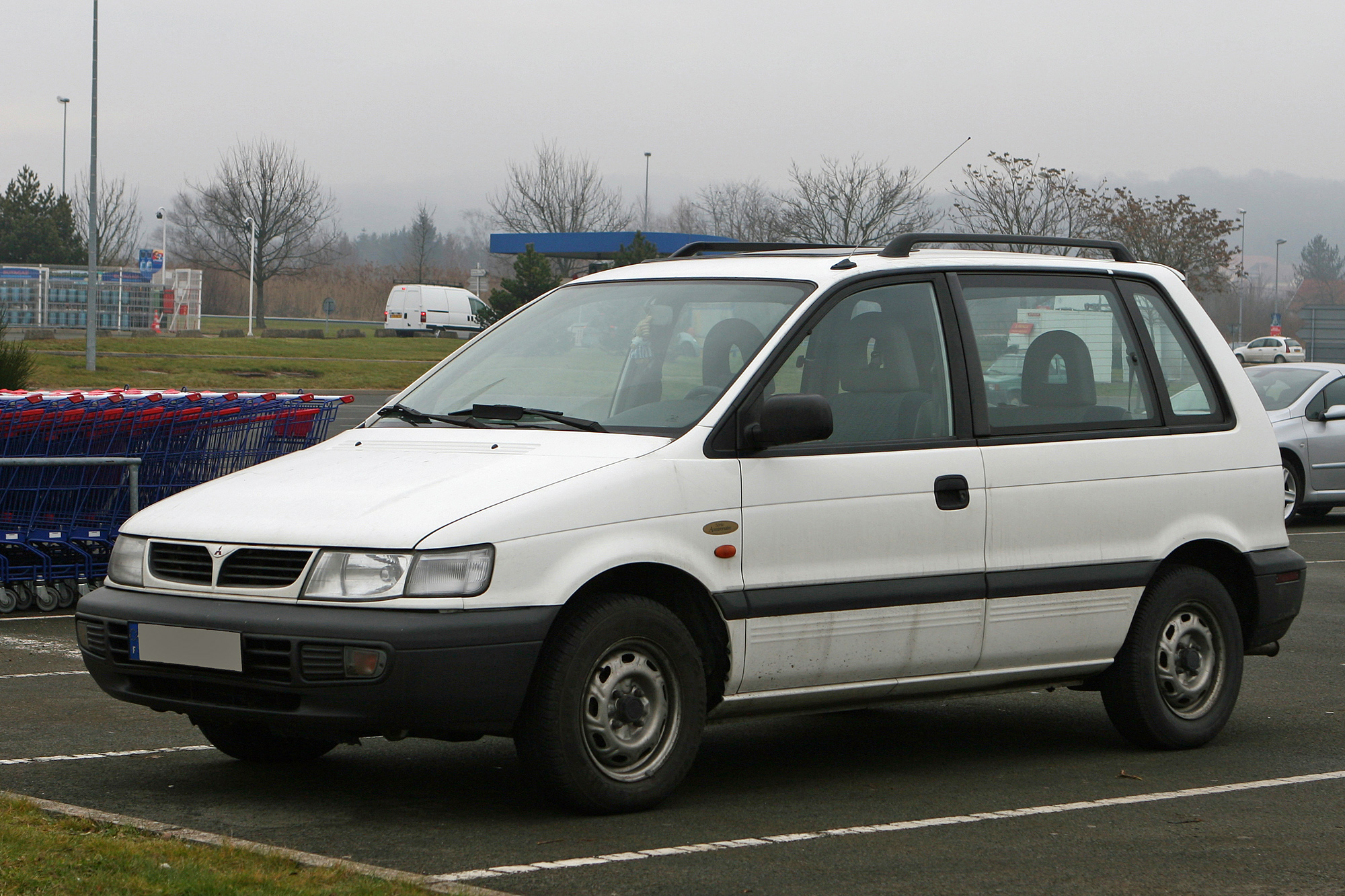 Mitsubishi Space Runner