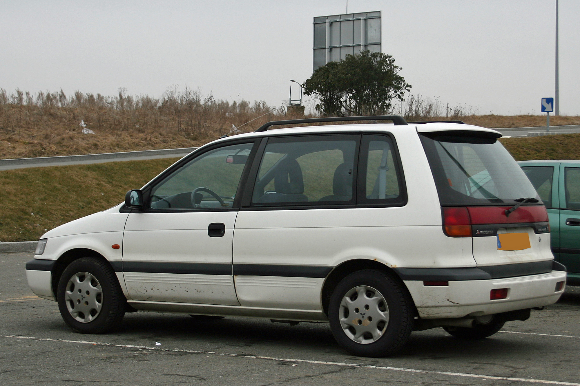 Mitsubishi Space Runner