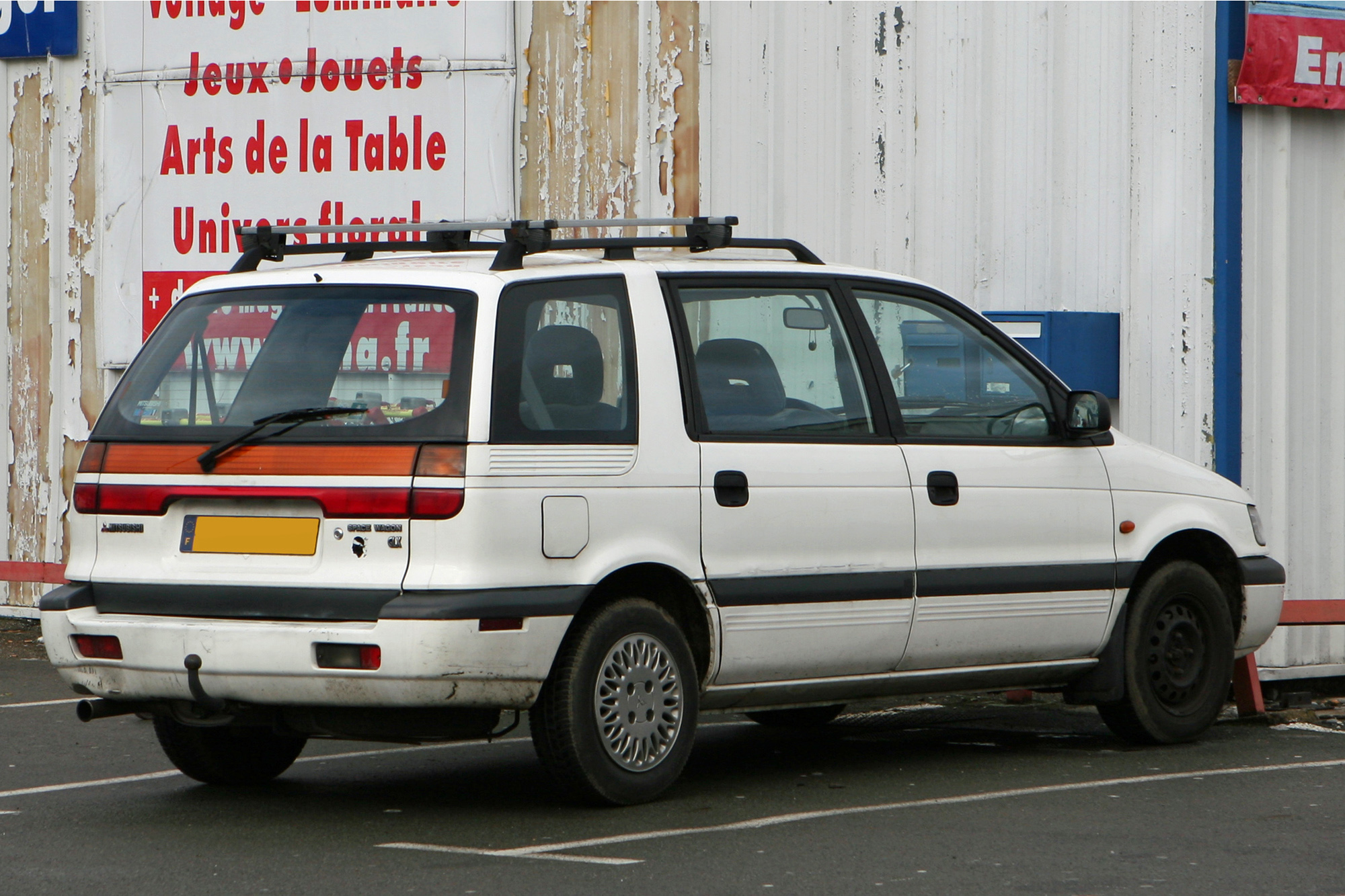 Mitsubishi Space Wagon