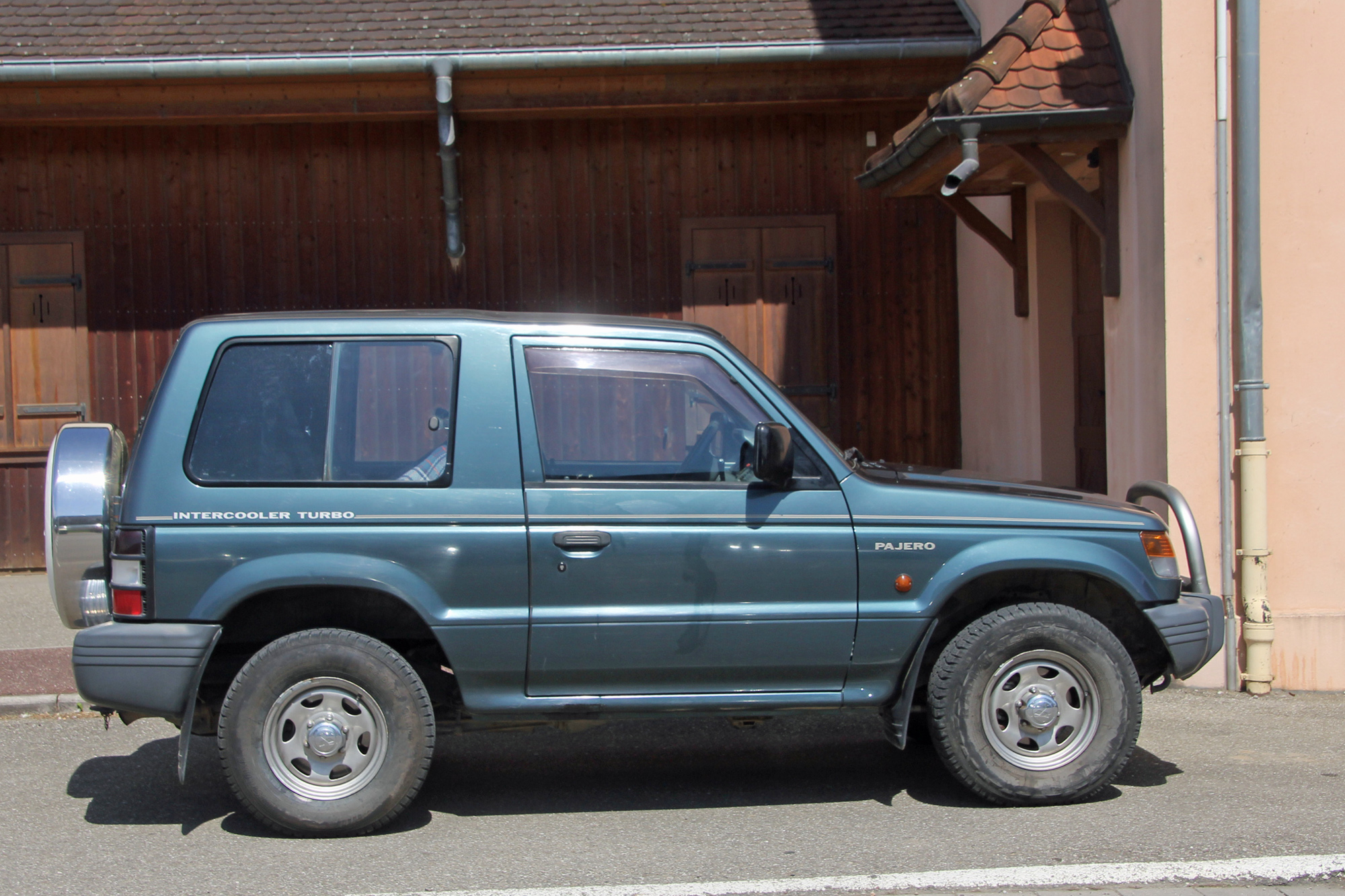 Mitsubishi Pajero 2