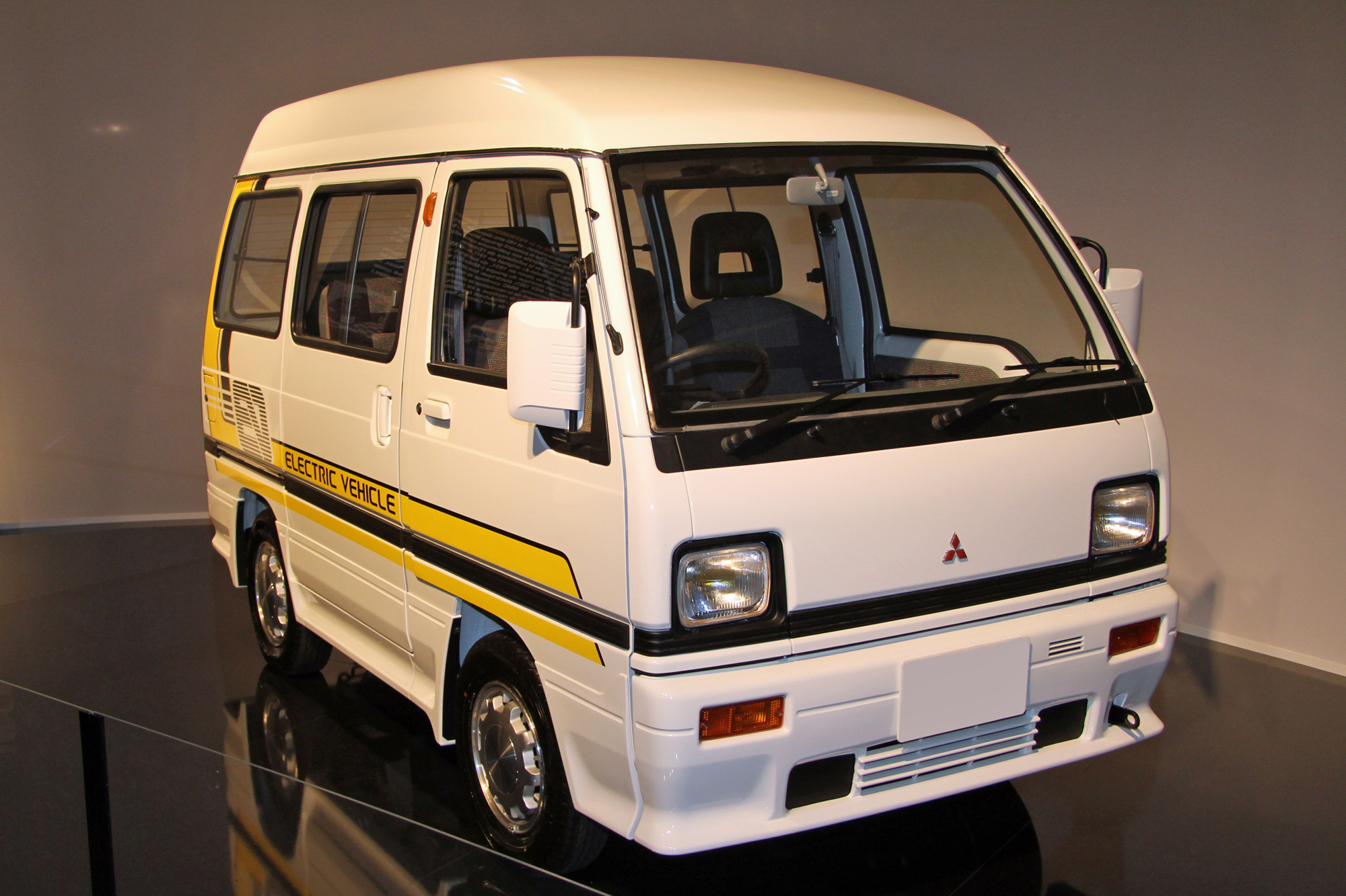 Mitsubishi Minicab EV