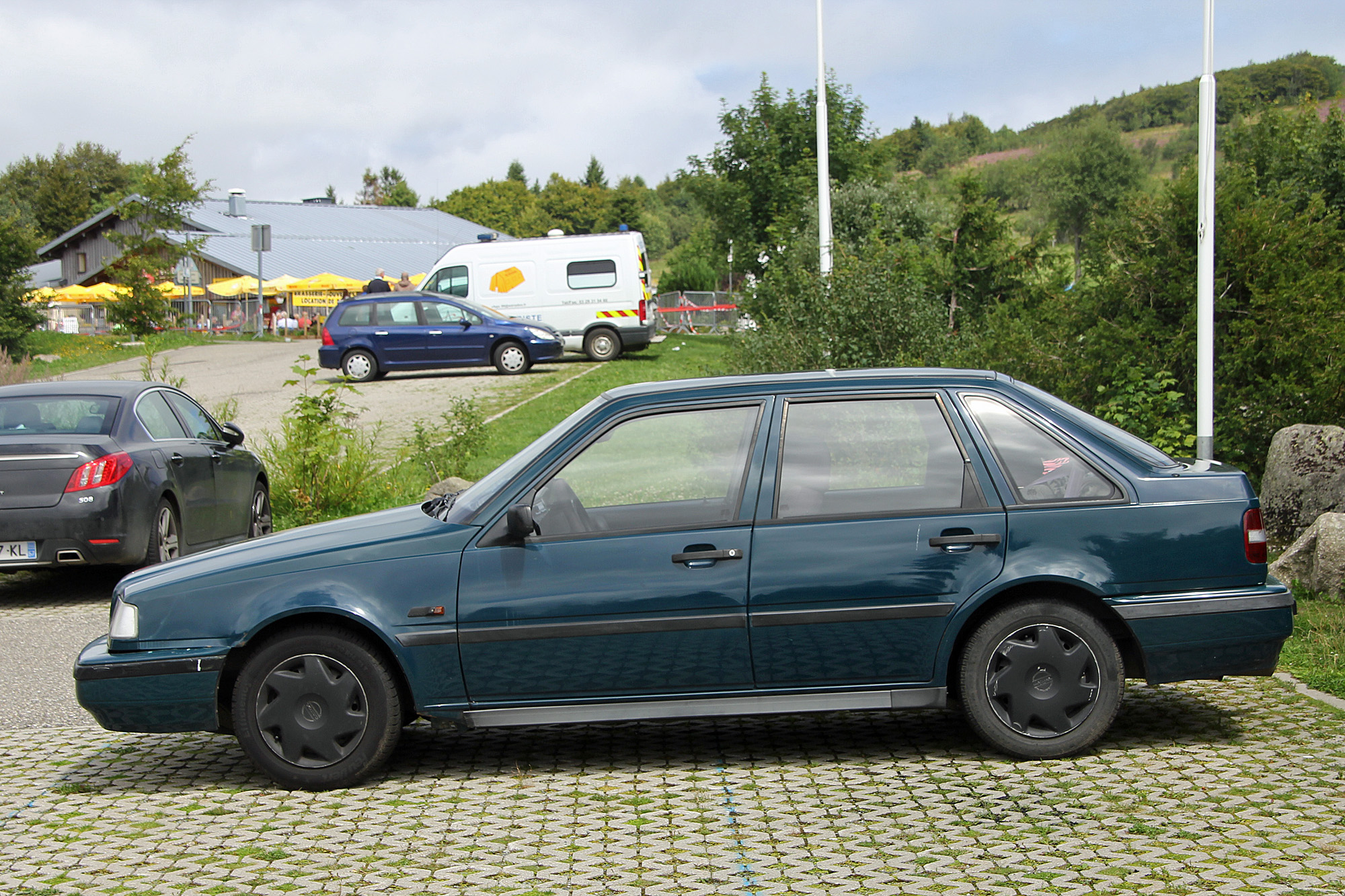 Volvo  440