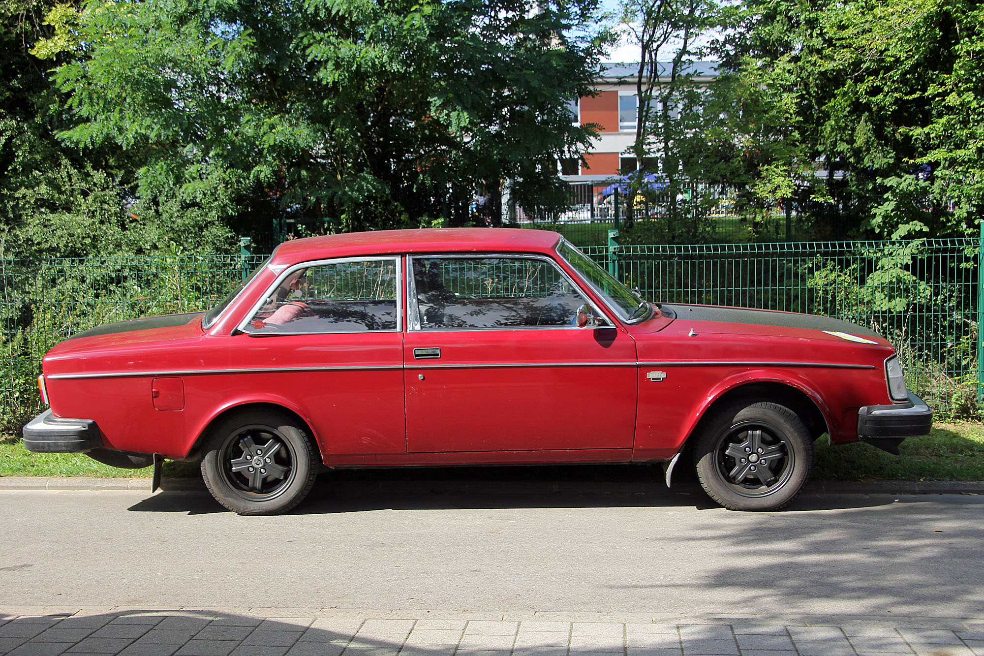 Volvo  240 phase 1