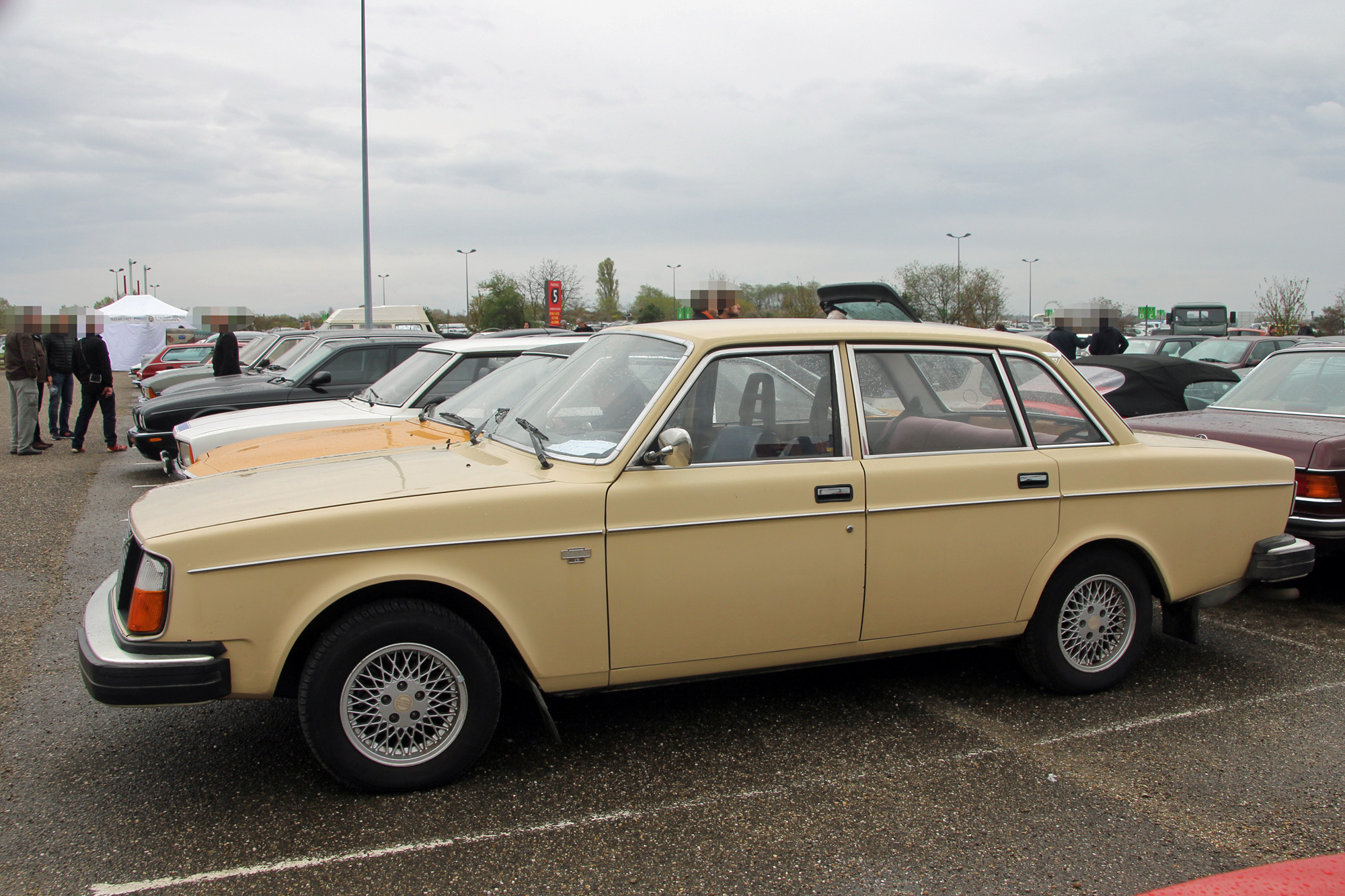 Volvo  240 phase 1