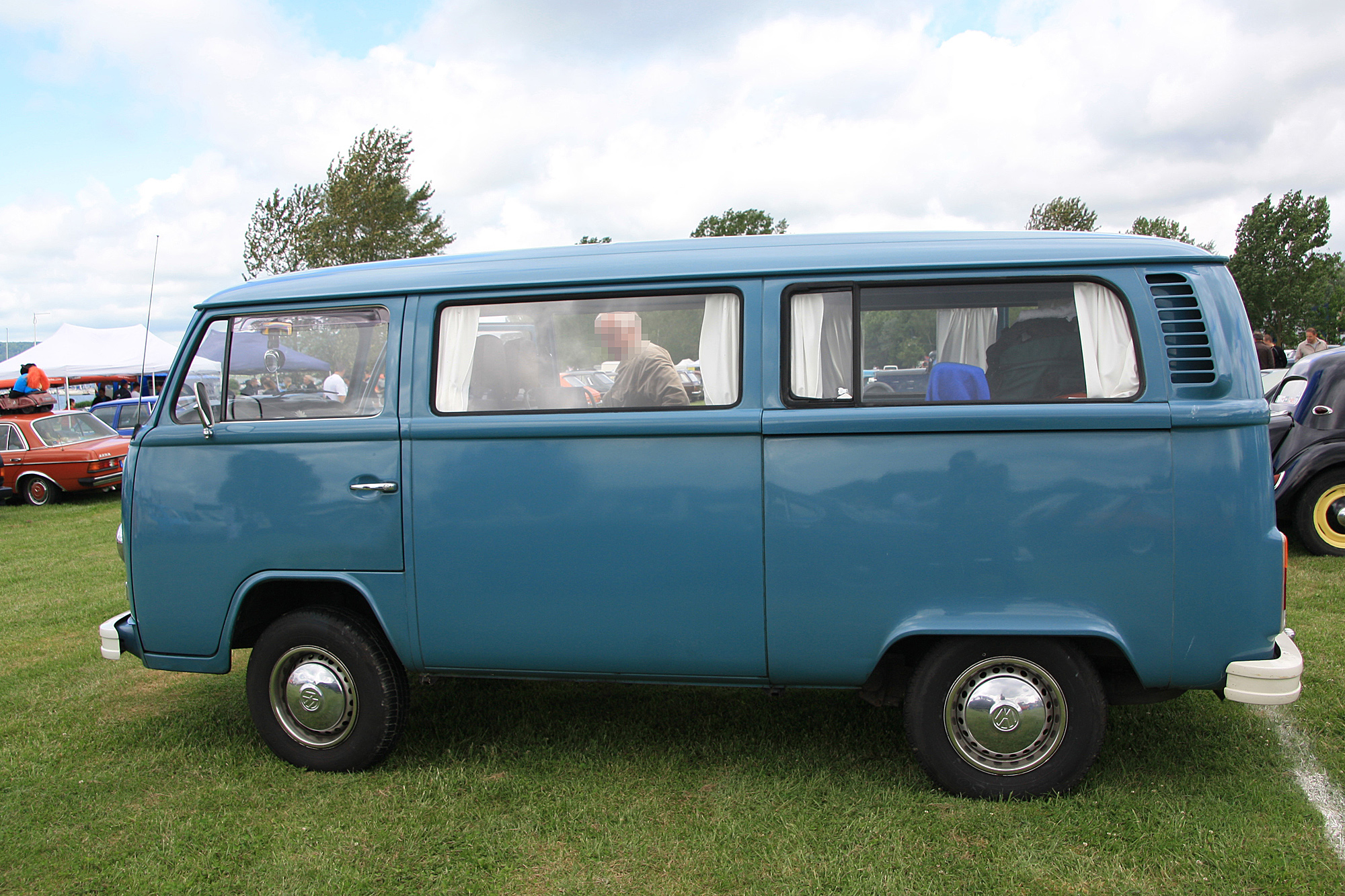 Volkswagen T2 b