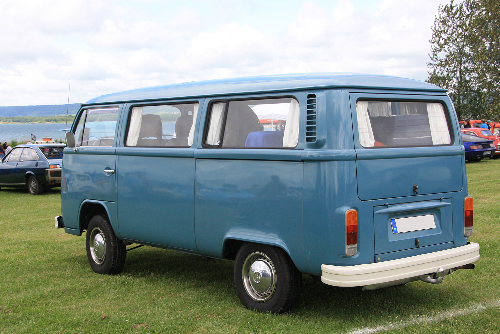 Volkswagen T2 b