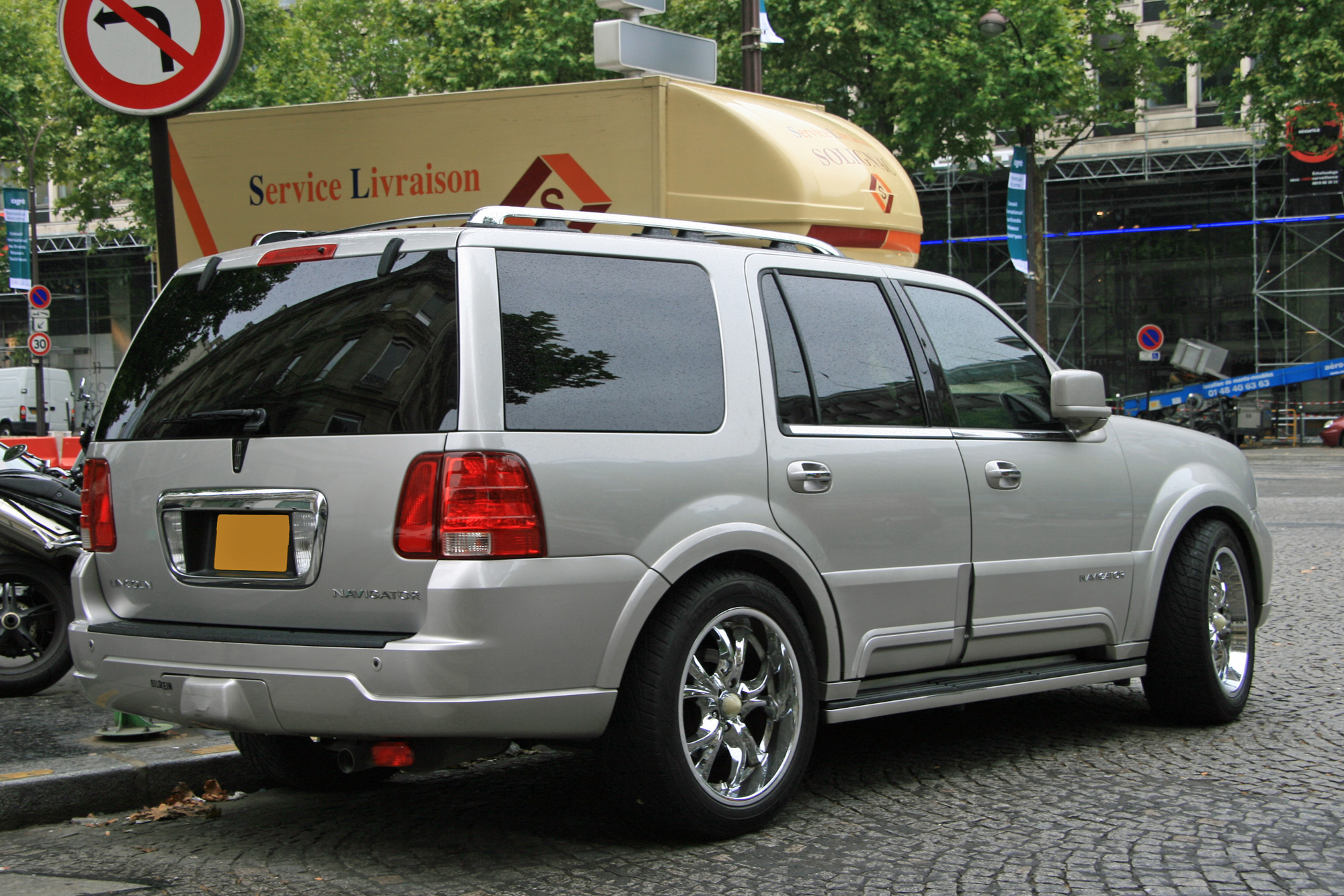 Lincoln Navigator 2