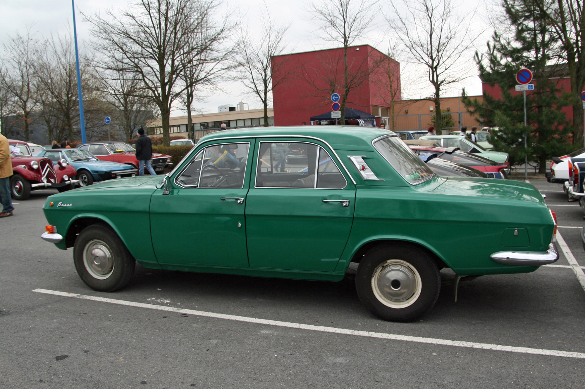 GAZ Volga 24