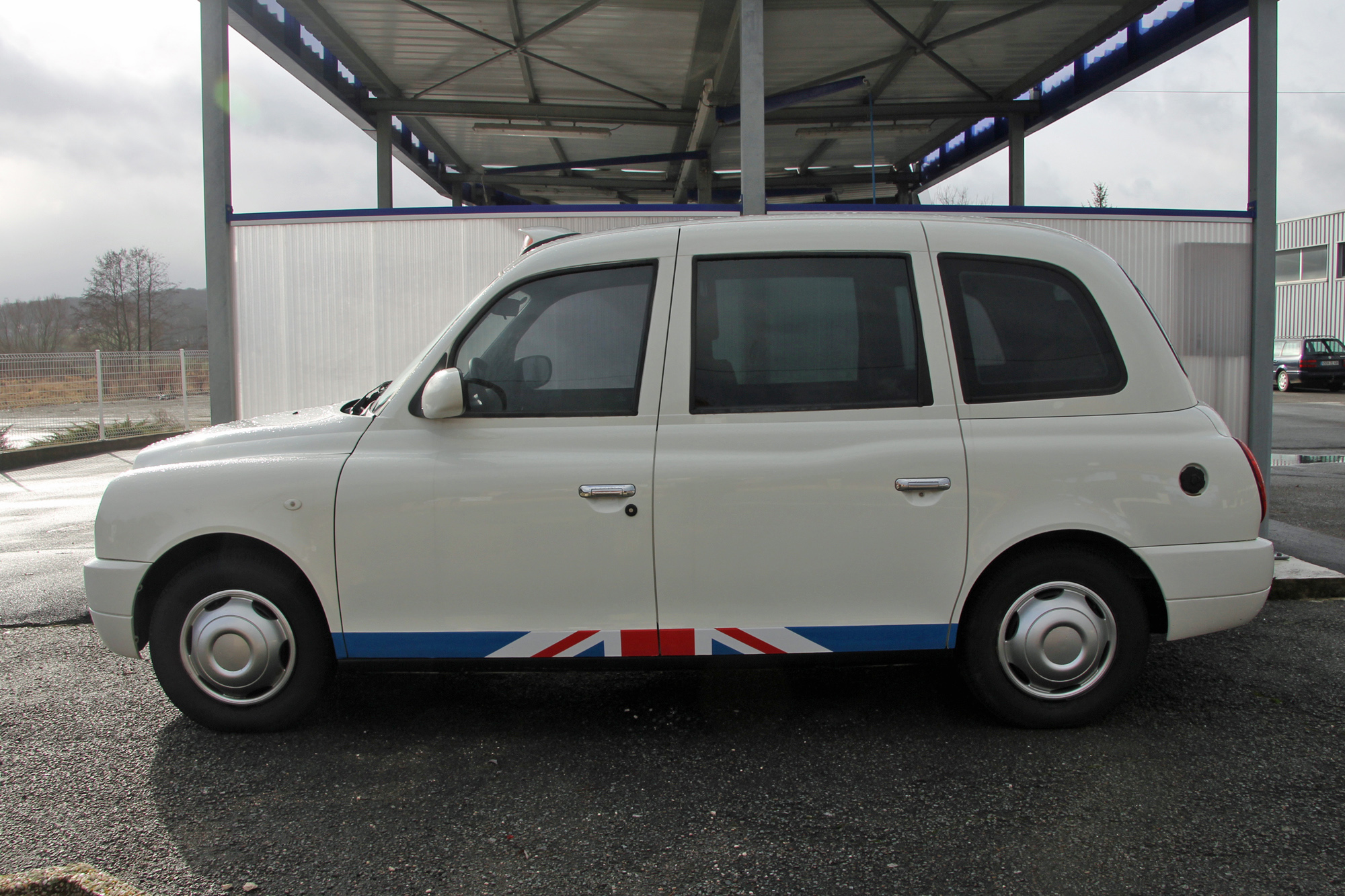 Carbodies (London Taxi)  TX4