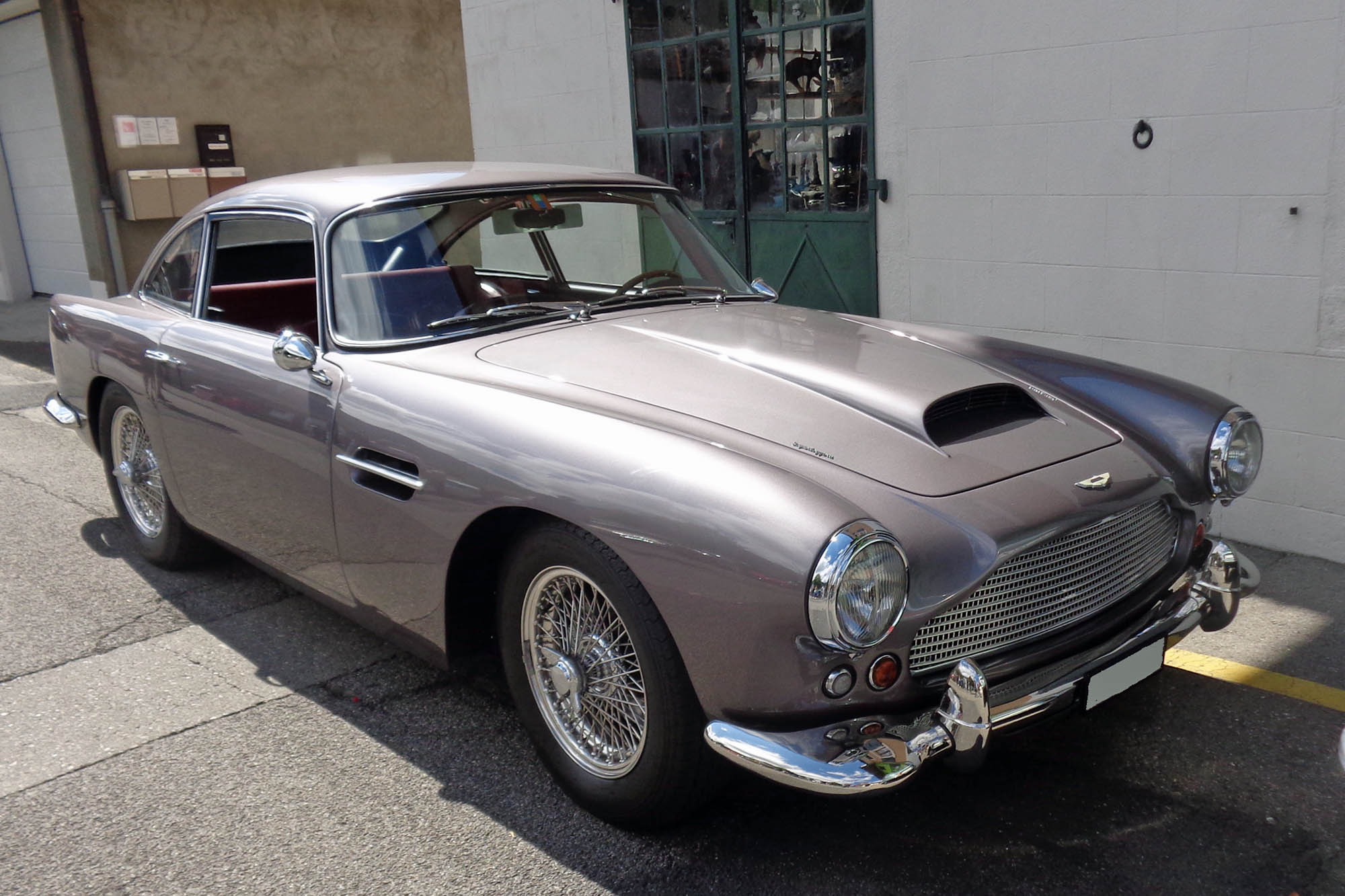 Aston Martin DB4