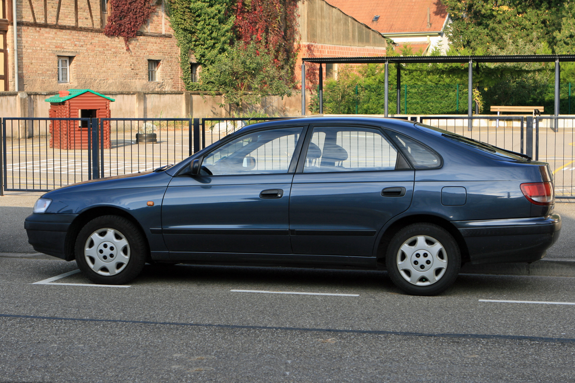 Toyota Carina  E