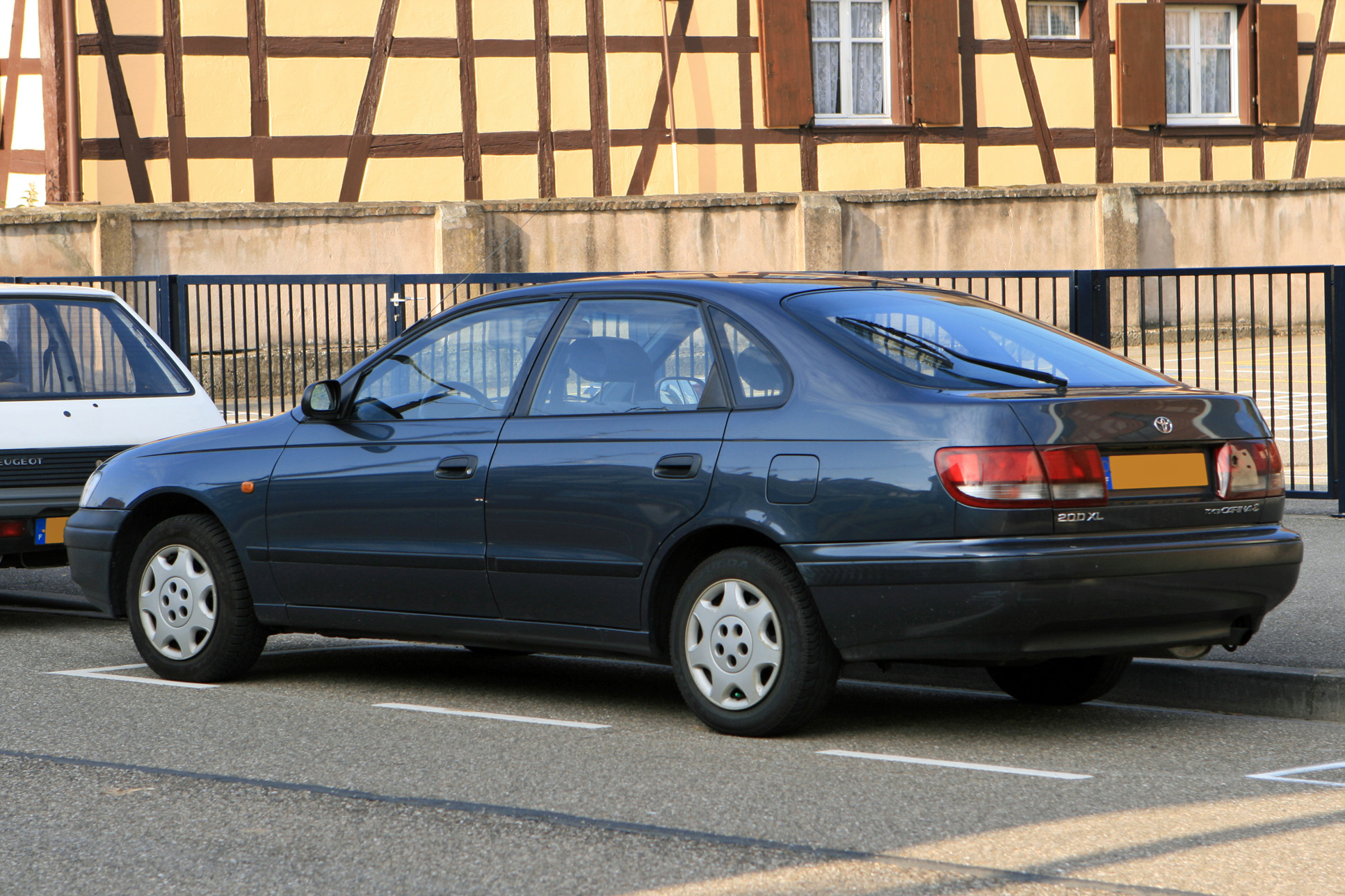 Toyota Carina  E