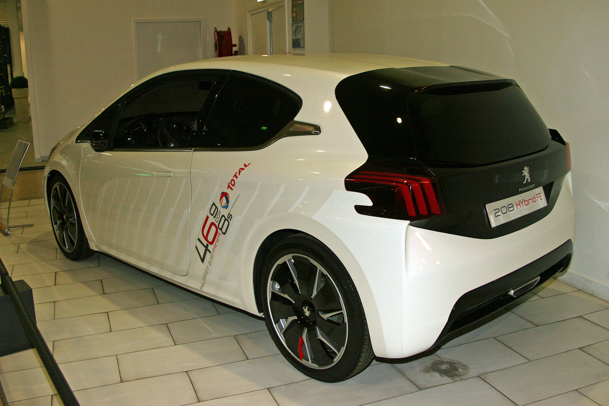 Peugeot Concept 208 Hybrid FE