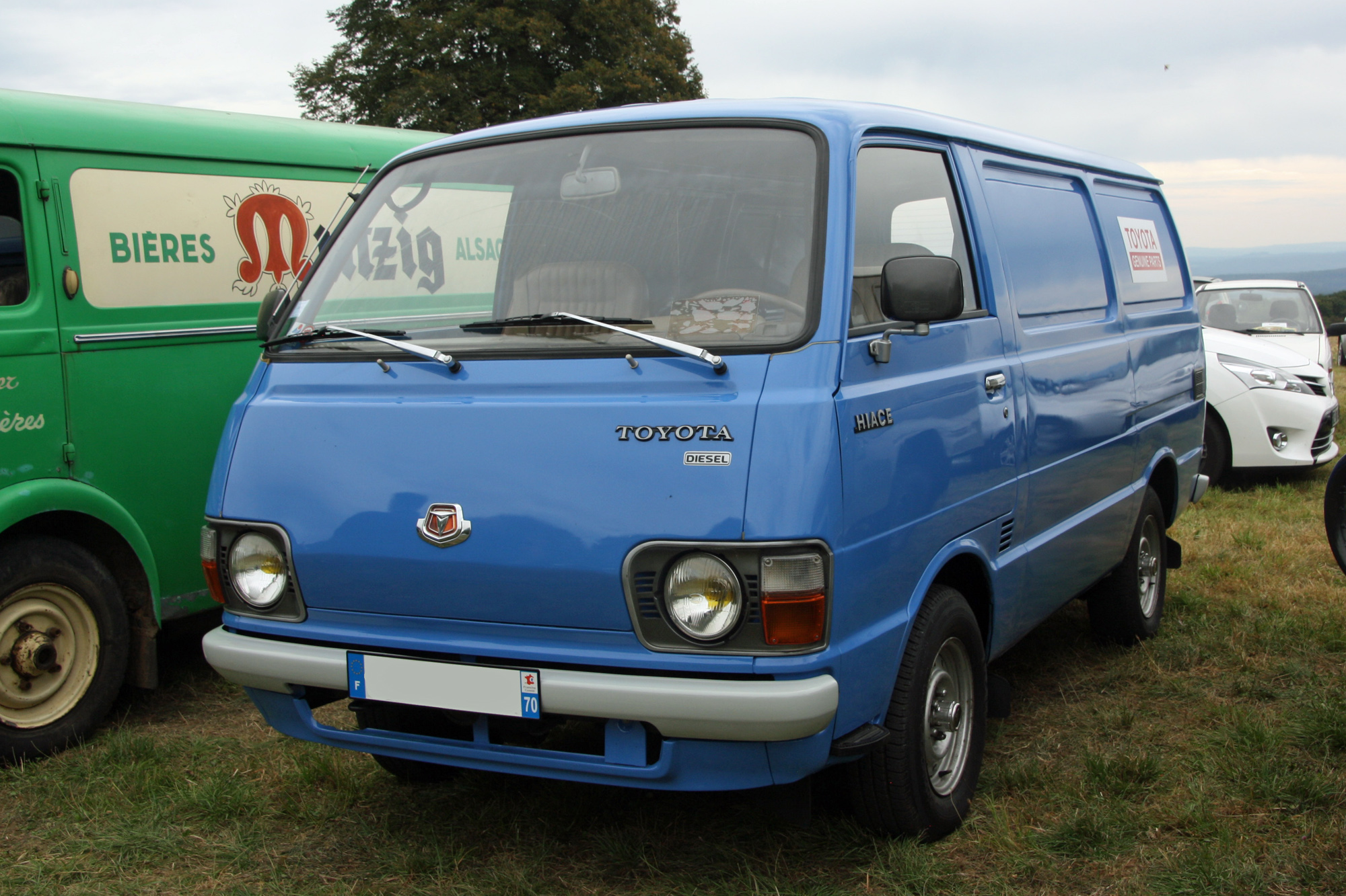 Toyota HiAce 2