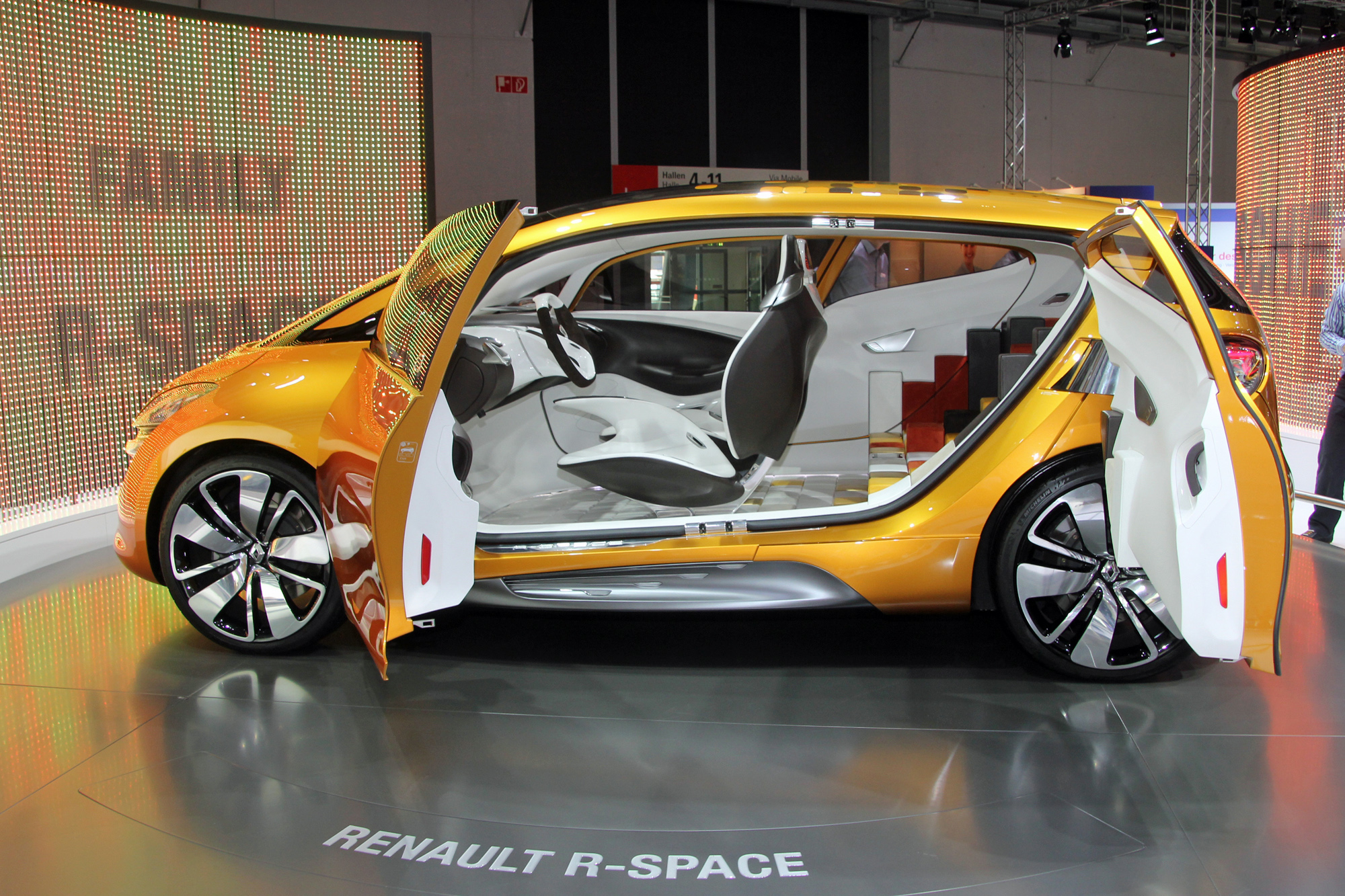 Renault R-space