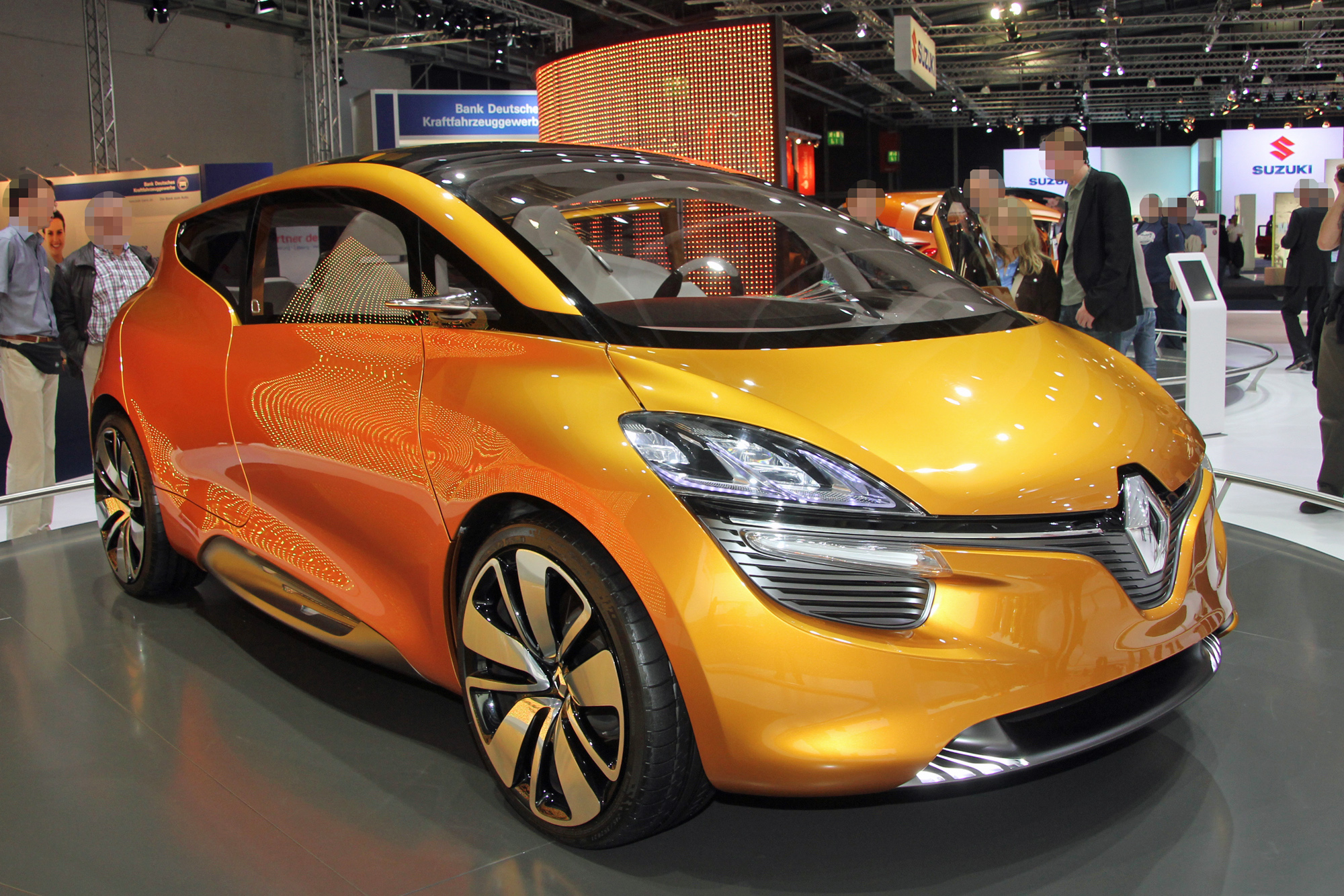 Renault R-space