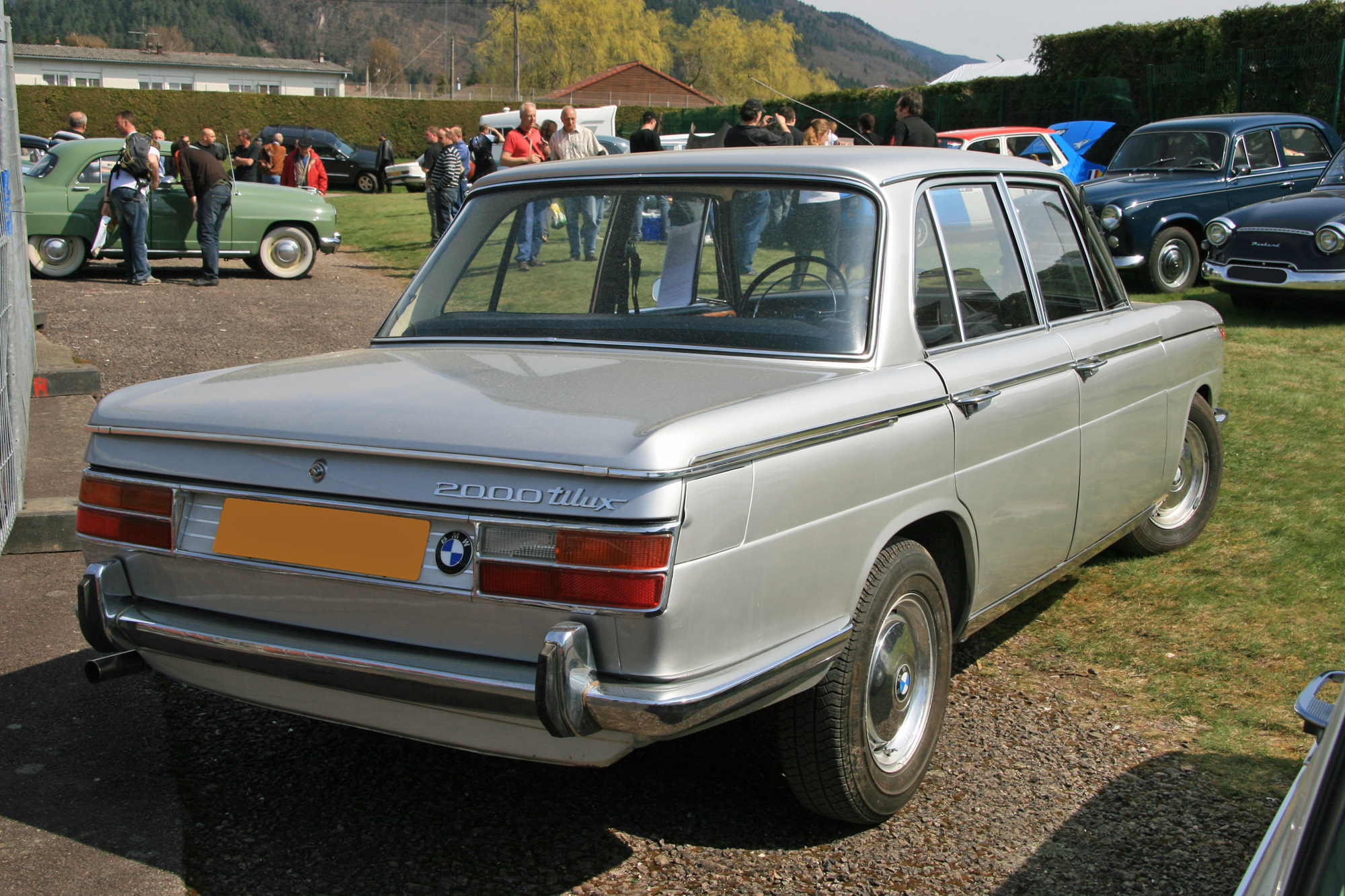 BMW 2000 E08