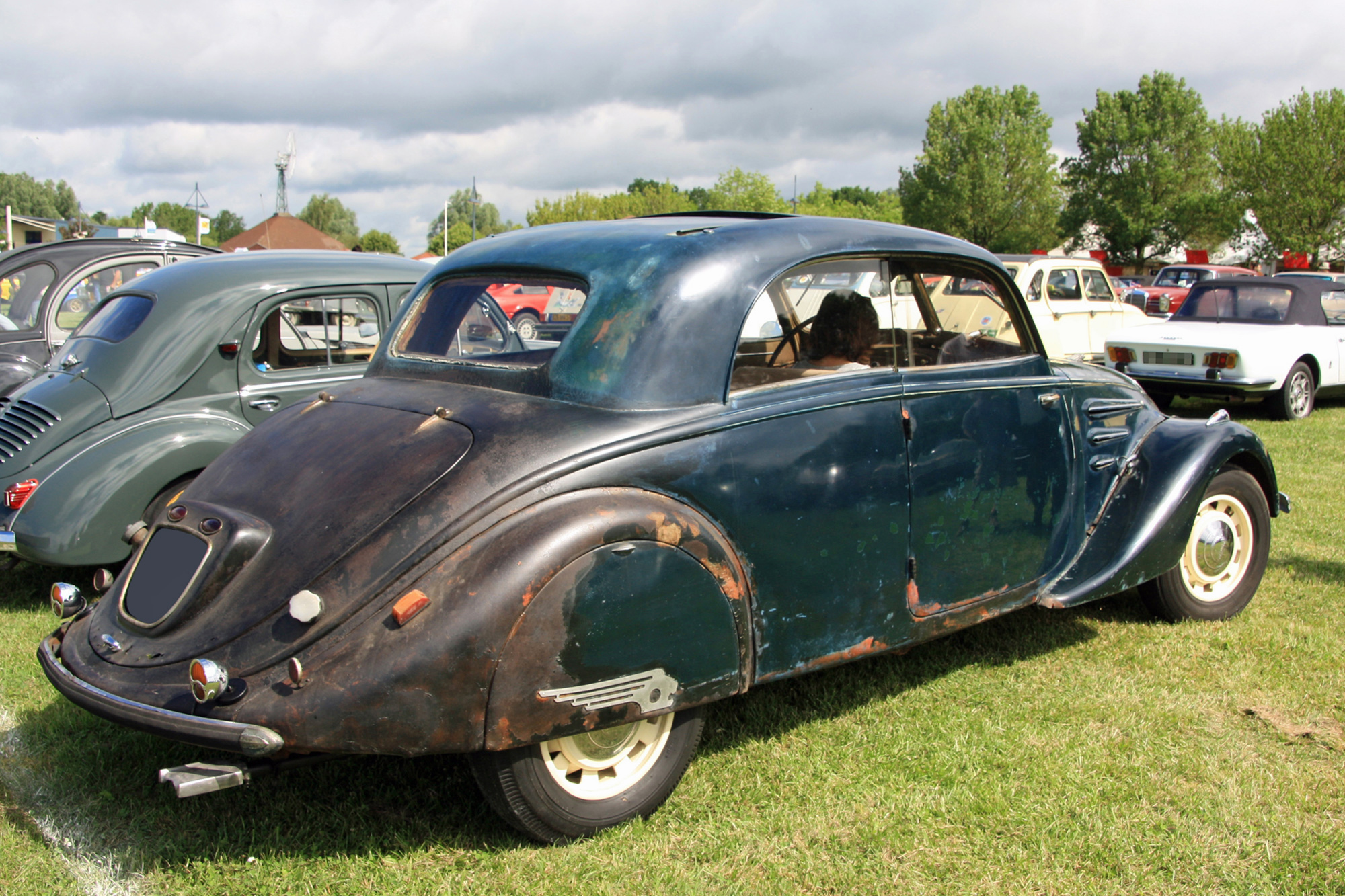 Peugeot 402