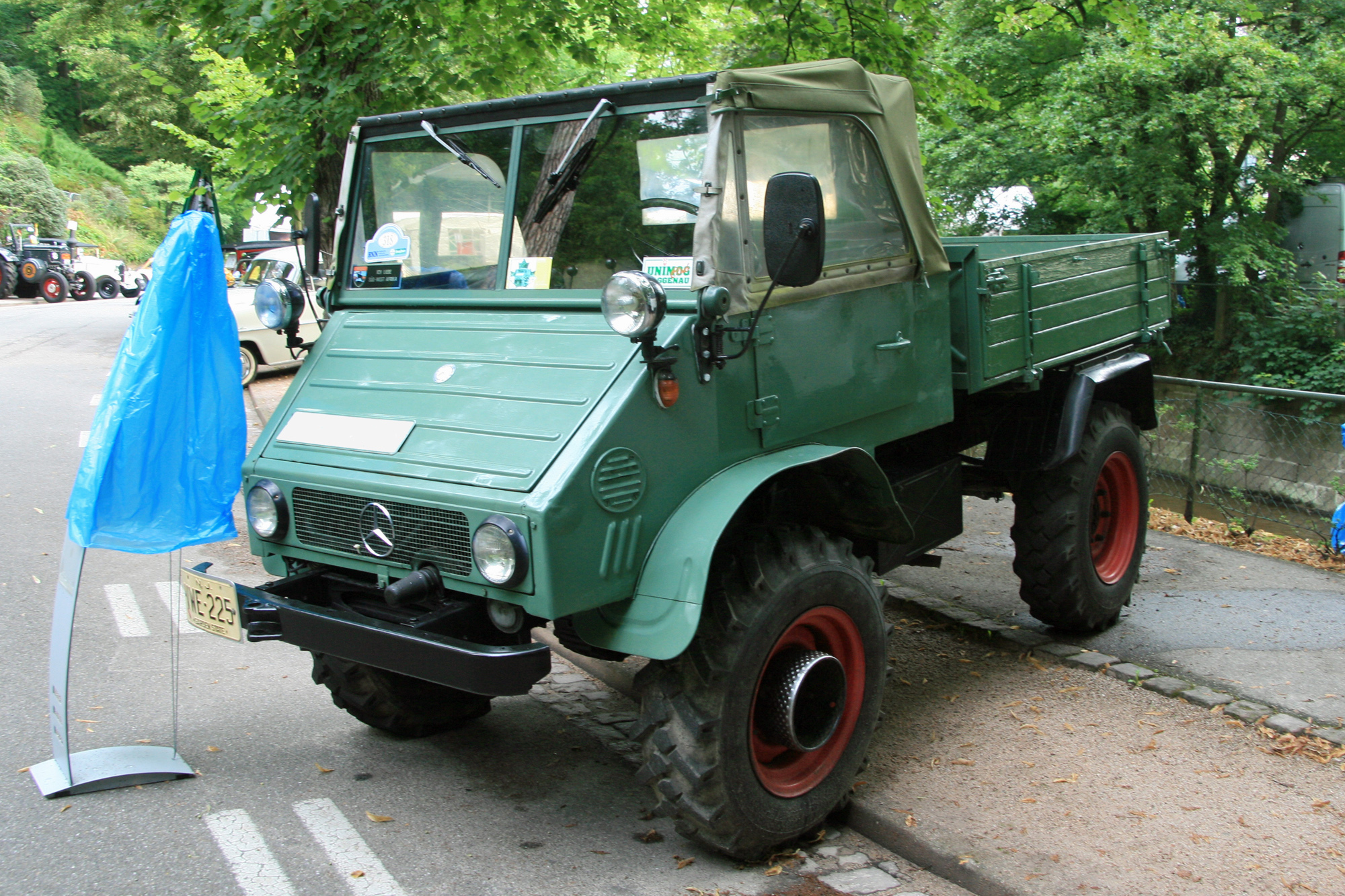 Mercedes-Benz Unimog 411