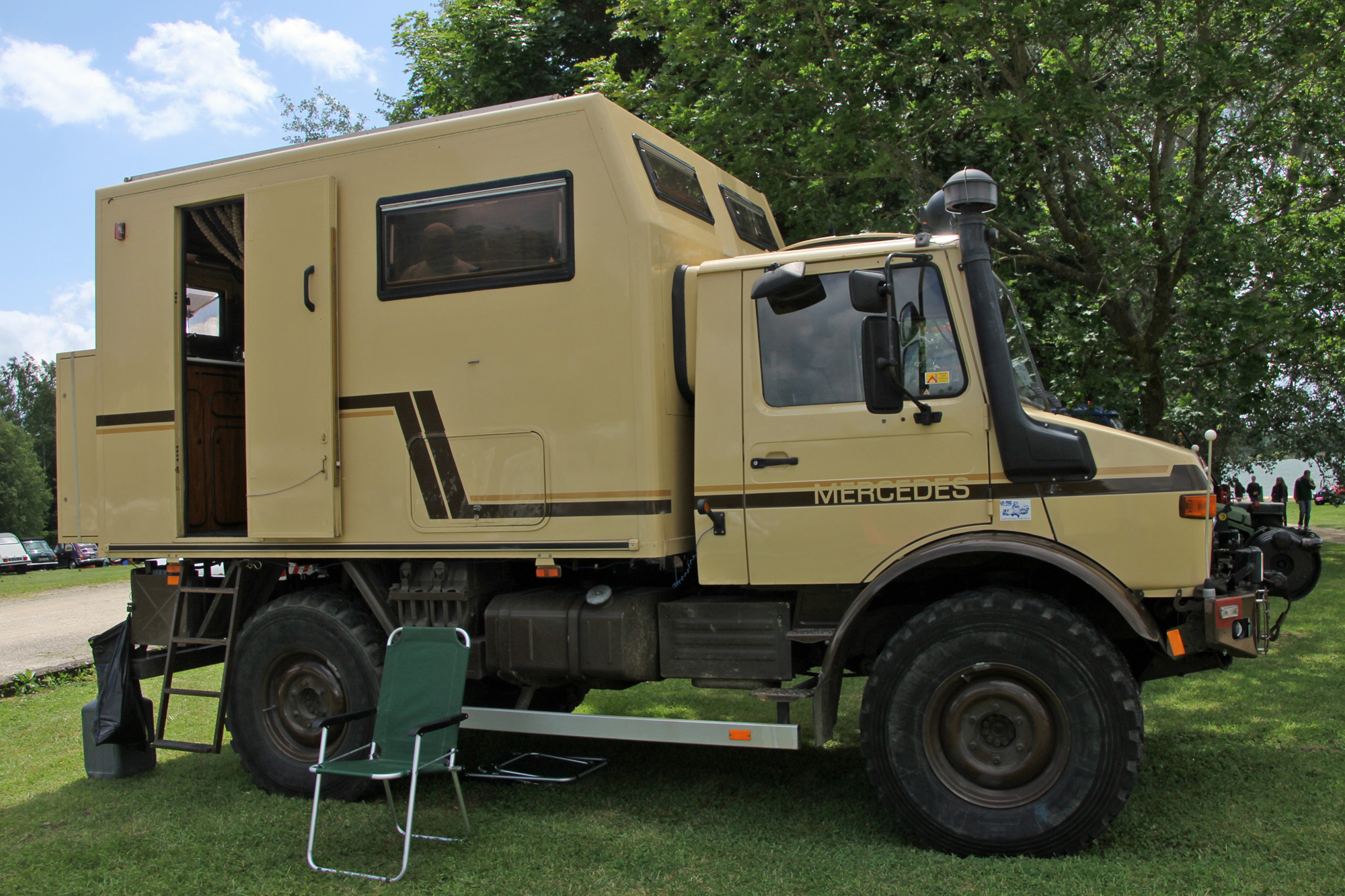 Mercedes-Benz Unimog 427