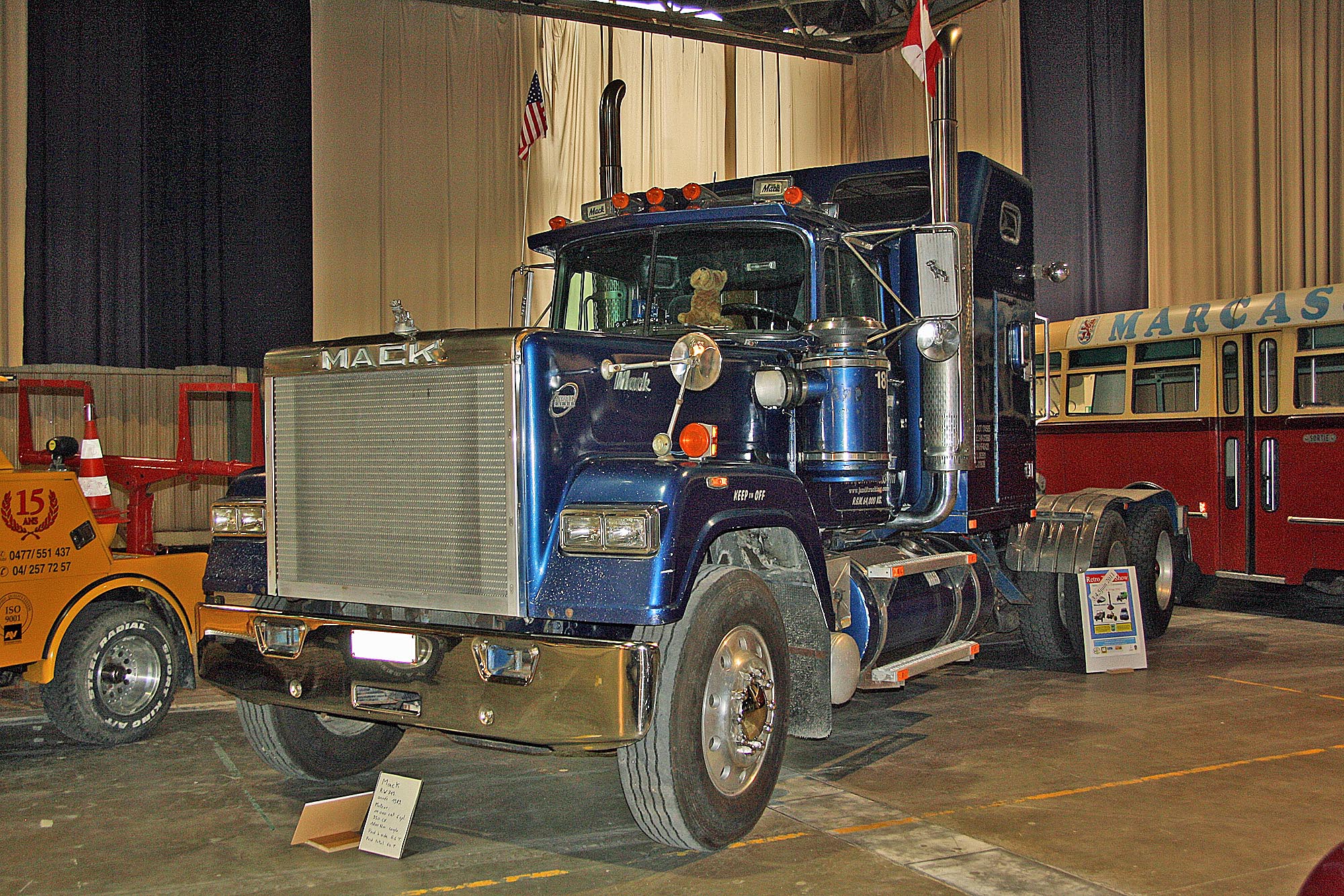 Mack RW 713