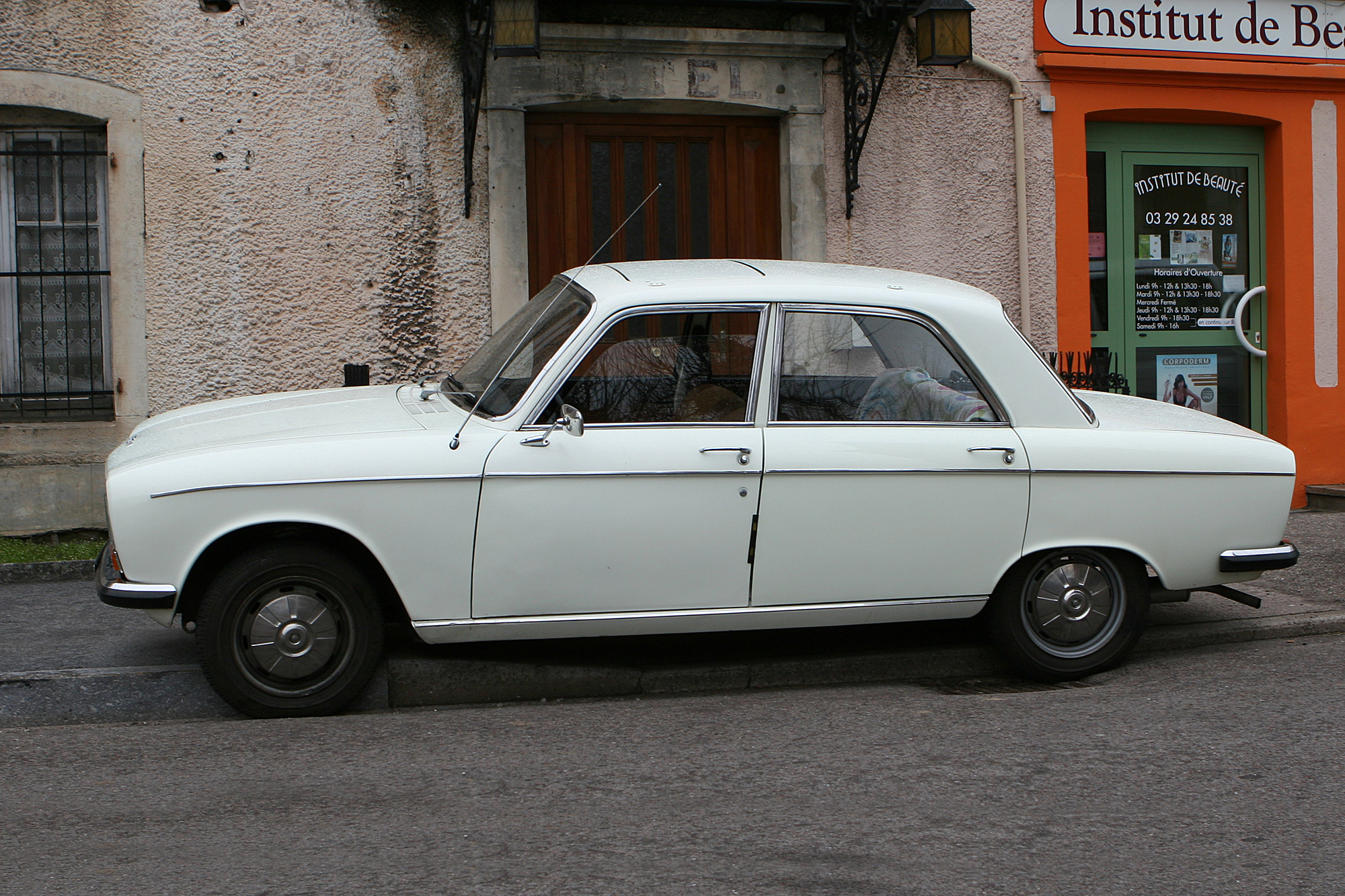 Peugeot 304